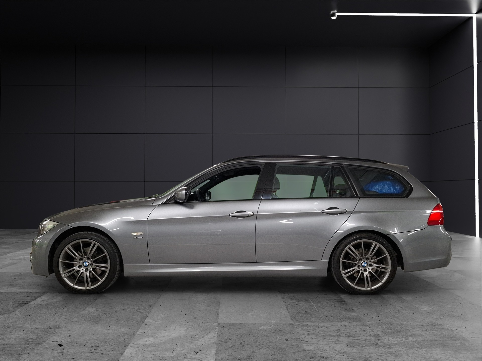 BMW 320d xDrive Touring Dynamic Edition Steptronic-image-7