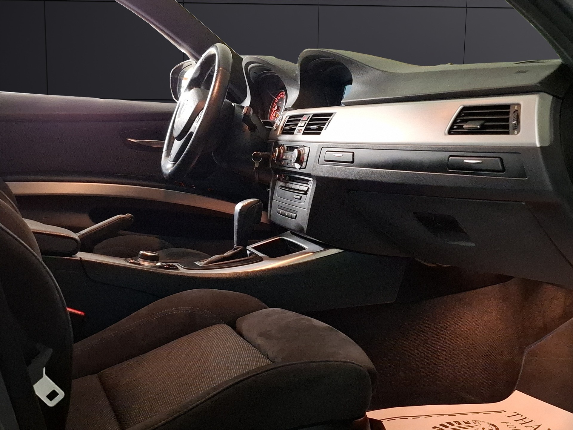 BMW 320d xDrive Touring Dynamic Edition Steptronic-image-8