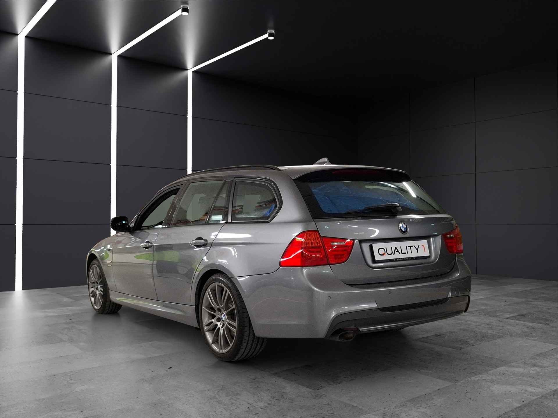 BMW 320d xDrive Touring Dynamic Edition Steptronic-image-6