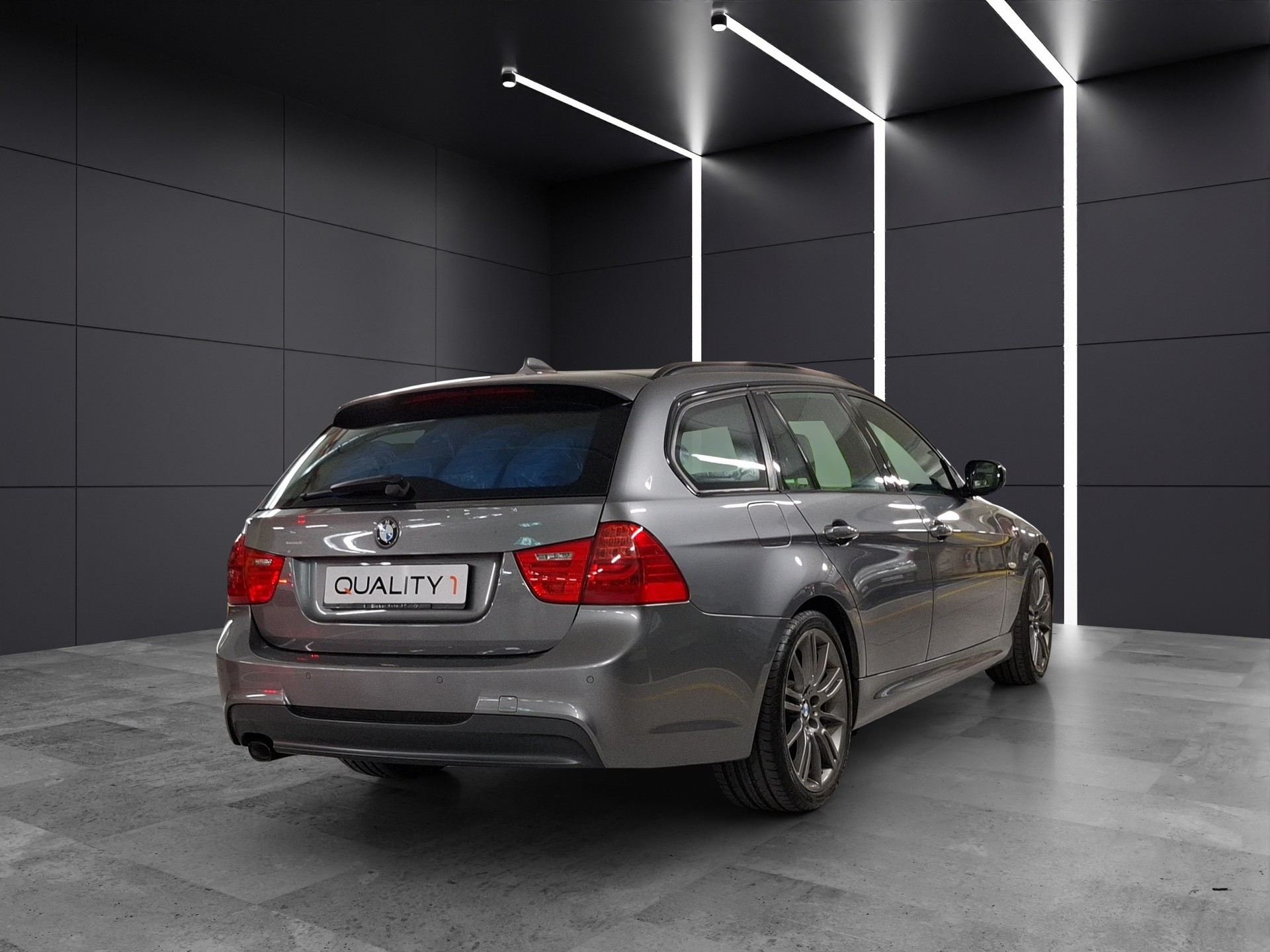 BMW 320d xDrive Touring Dynamic Edition Steptronic-image-4
