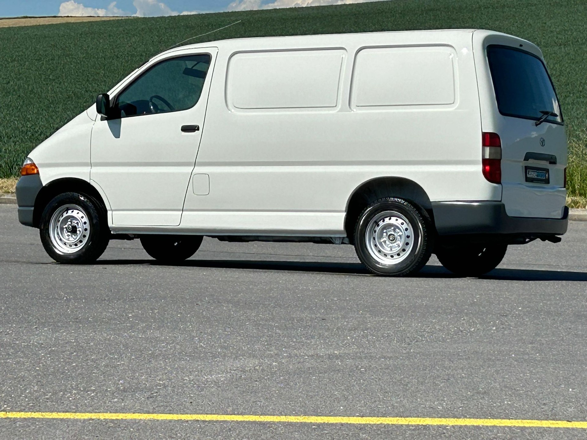 TOYOTA Hiace 2.7 Van A-image-18