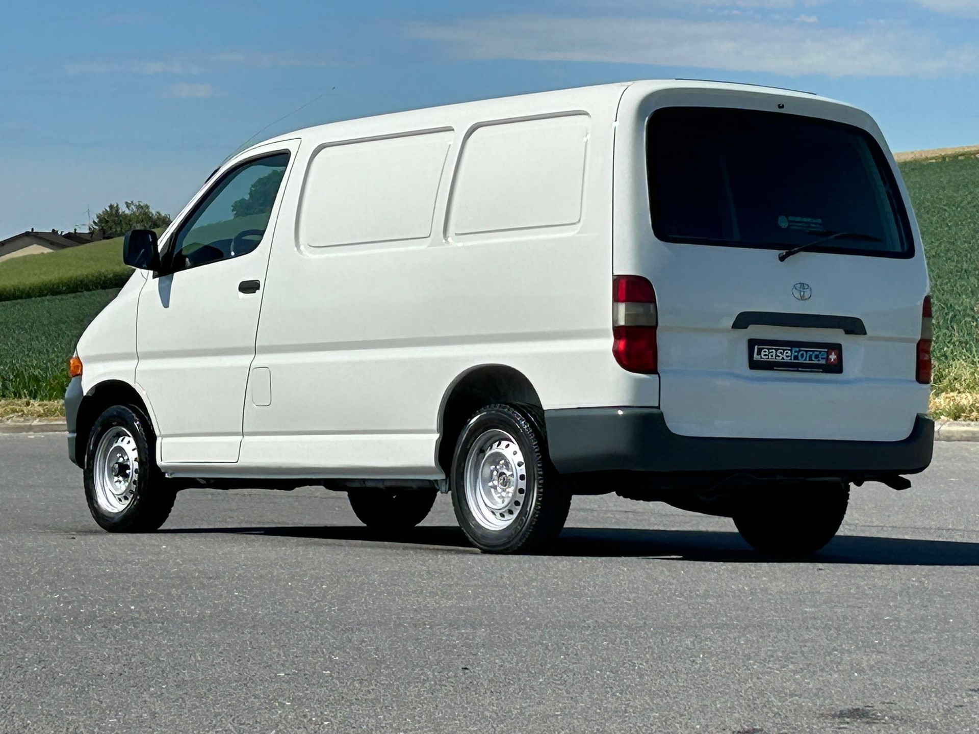 TOYOTA Hiace 2.7 Van A-image-17