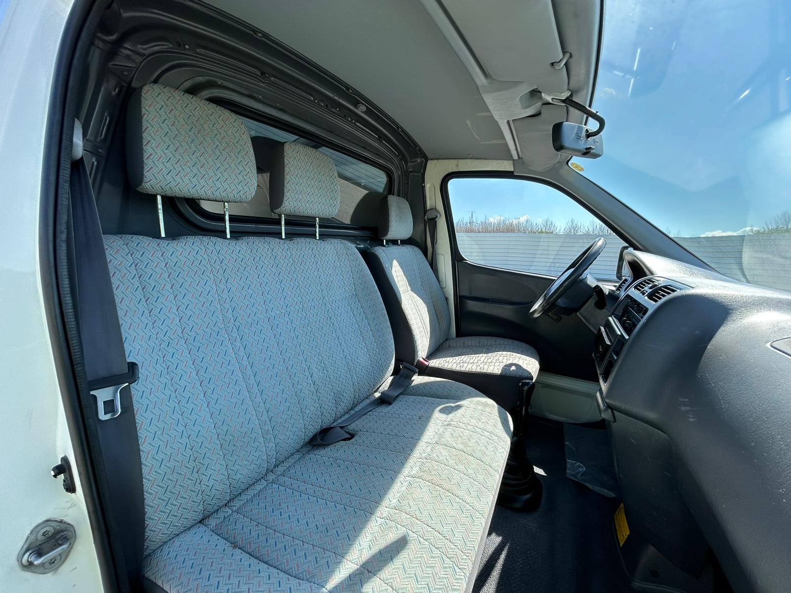 TOYOTA Hiace 2.7 Van A-showroom-element-3