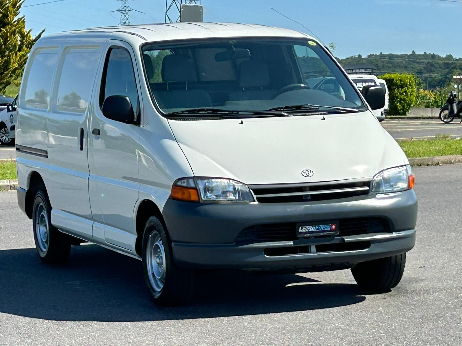 TOYOTA Hiace 2.7 Van A-image-6