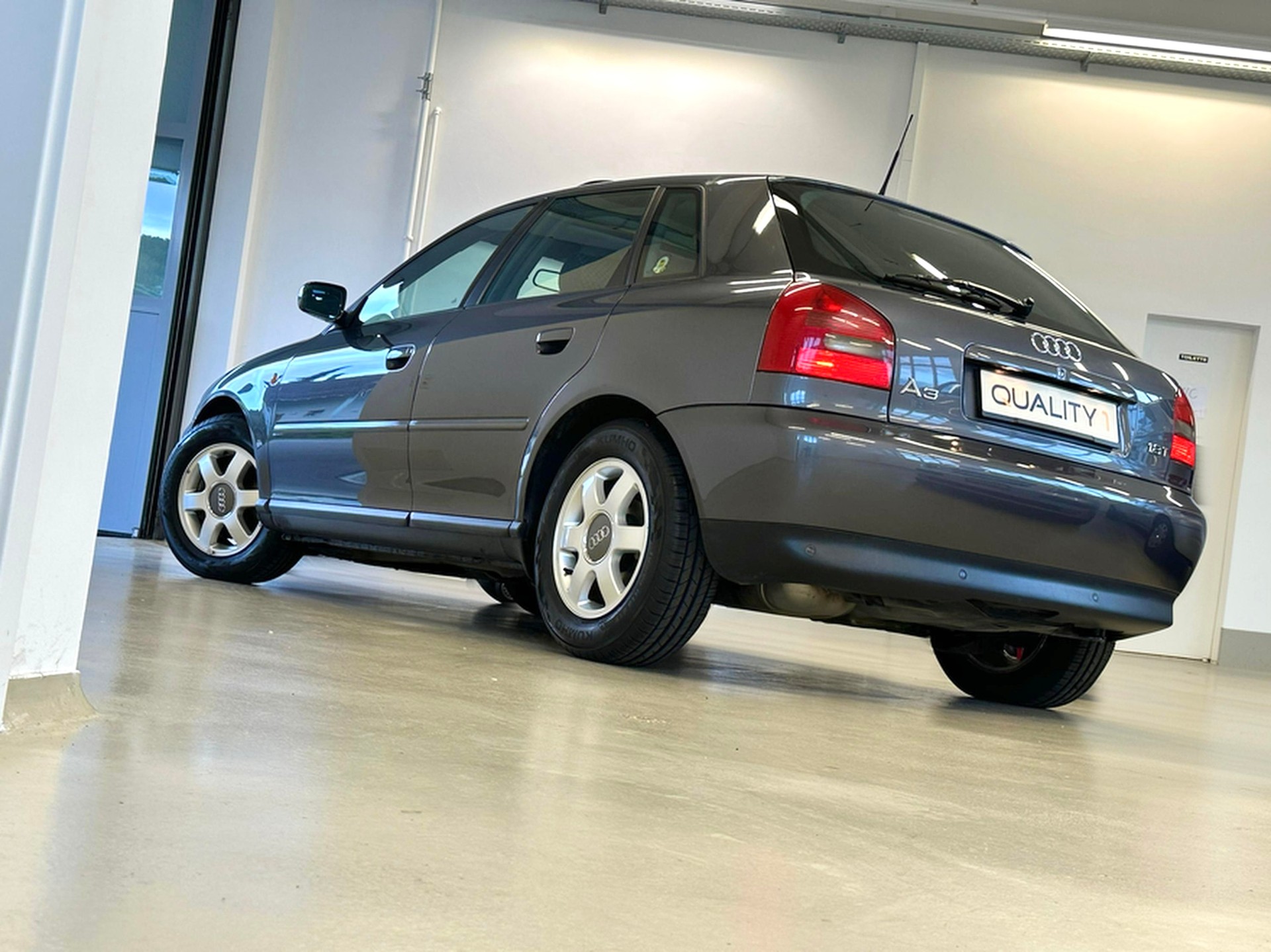 AUDI A3 1.8 T Ambition-image-8