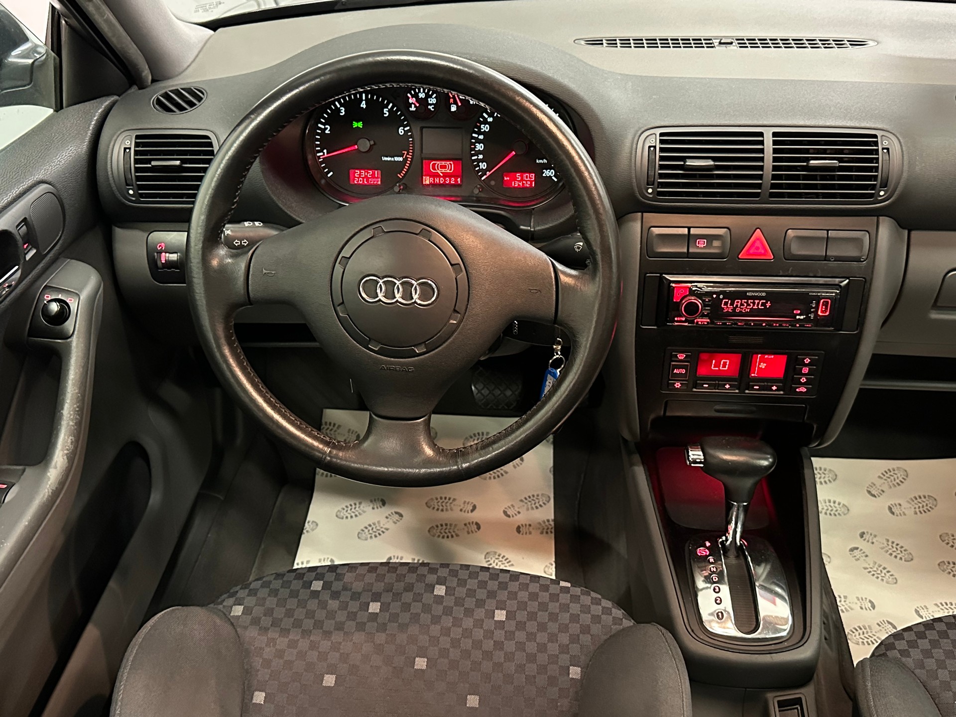 AUDI A3 1.8 T Ambition-image-21