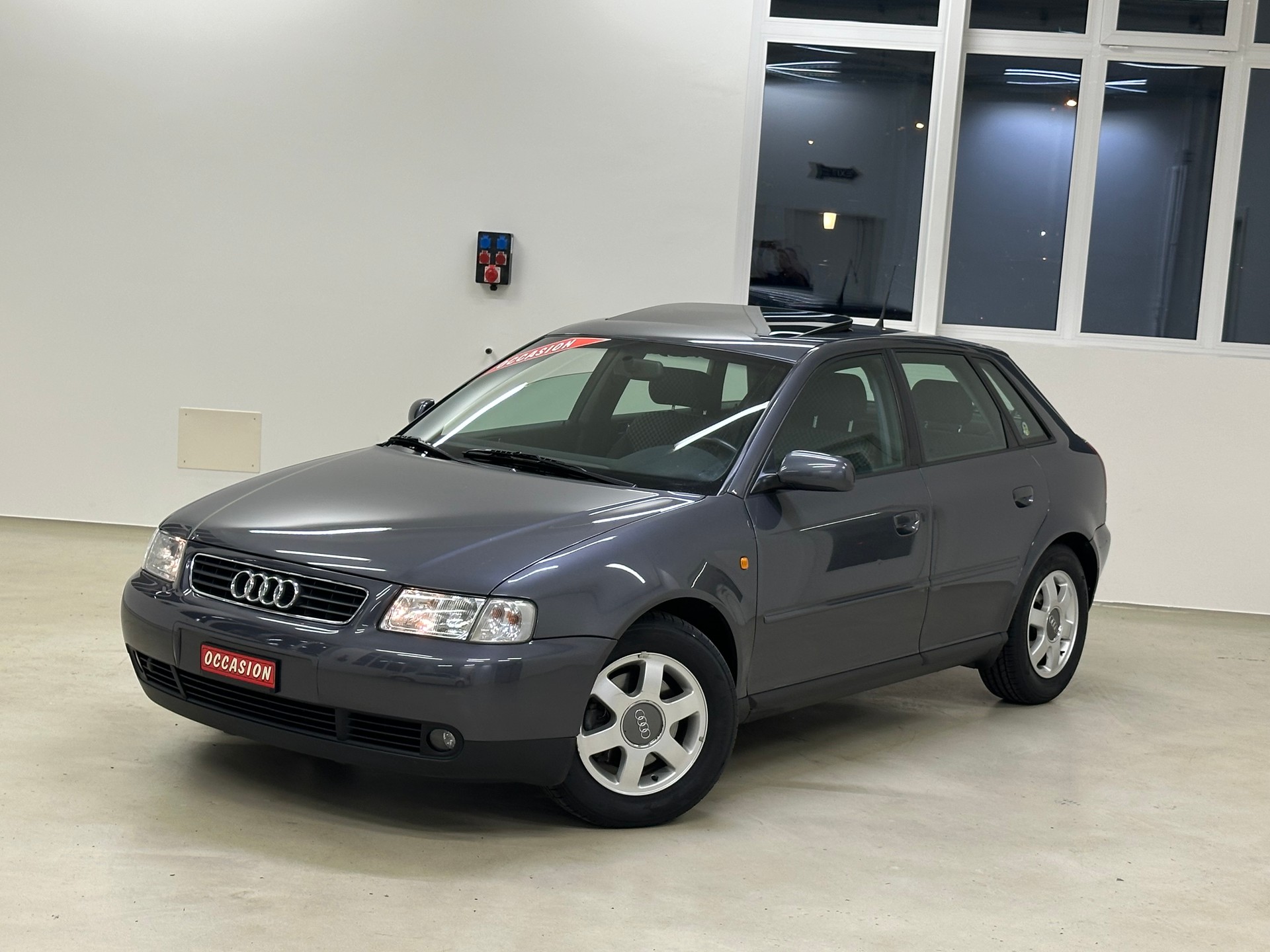 AUDI A3 1.8 T Ambition-showroom-element-1