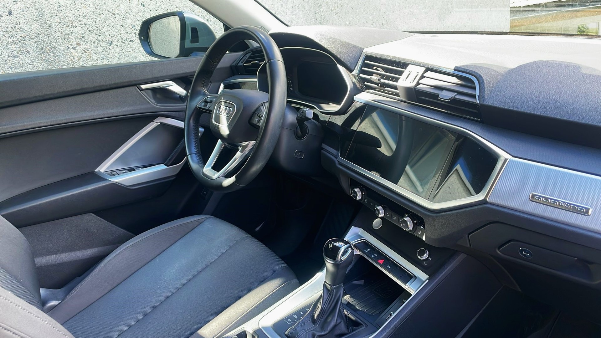 AUDI Q3 40 TFSI advanced quattro S-tronic-image-9