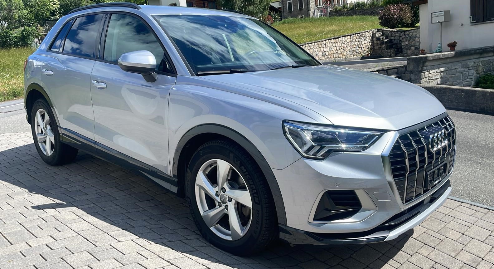 AUDI Q3 40 TFSI advanced quattro S-tronic-image-1
