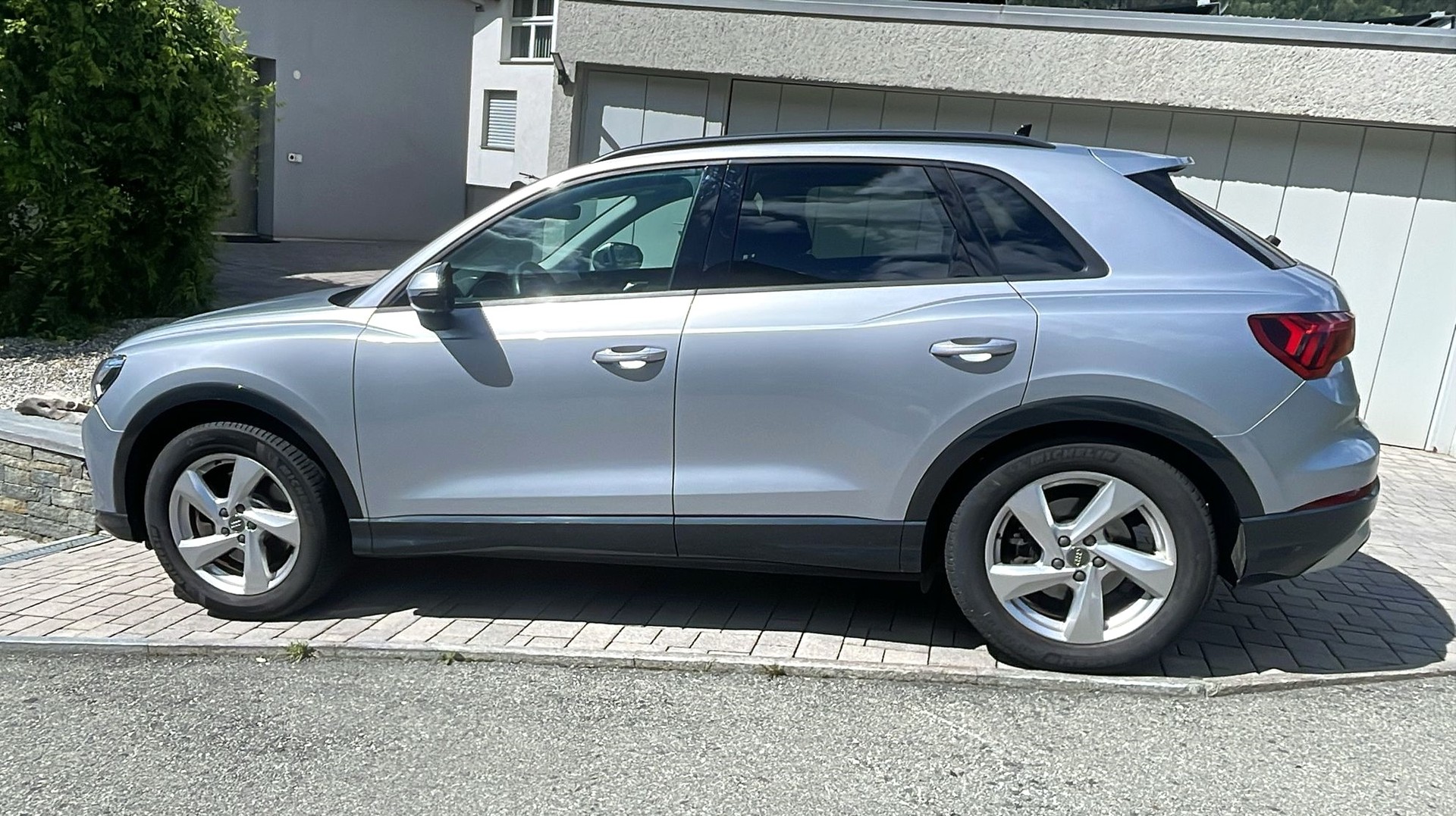 AUDI Q3 40 TFSI advanced quattro S-tronic-image-3