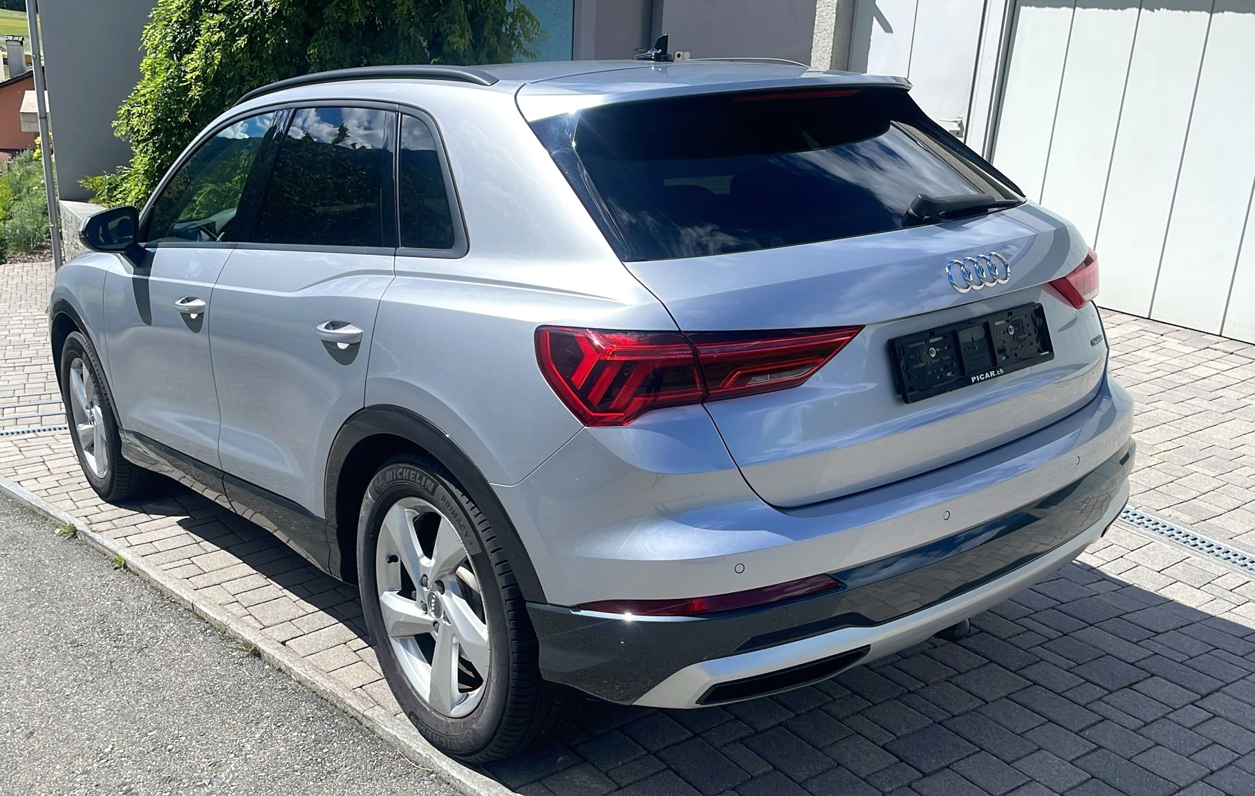AUDI Q3 40 TFSI advanced quattro S-tronic-image-4