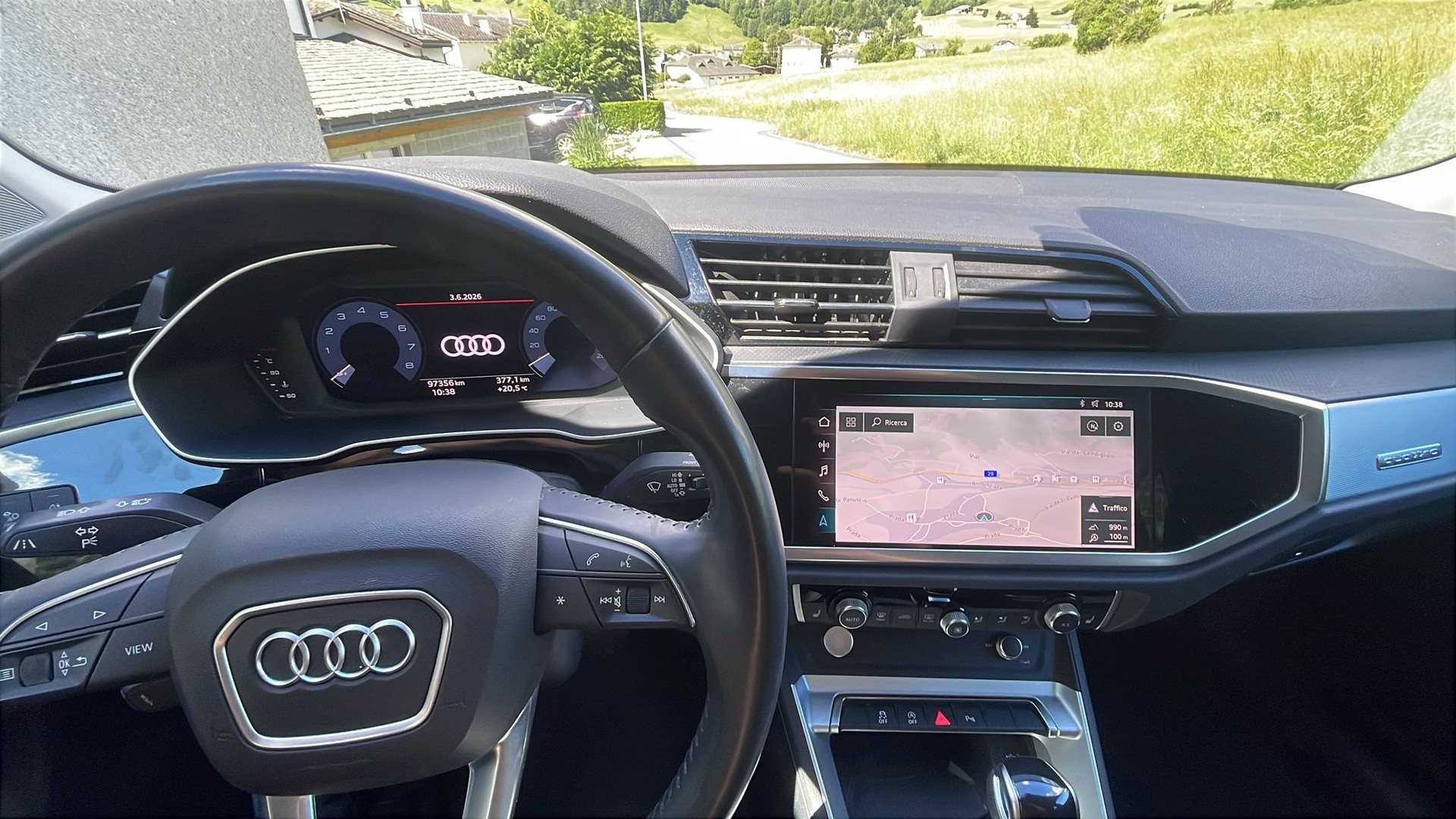 AUDI Q3 40 TFSI advanced quattro S-tronic-image-10