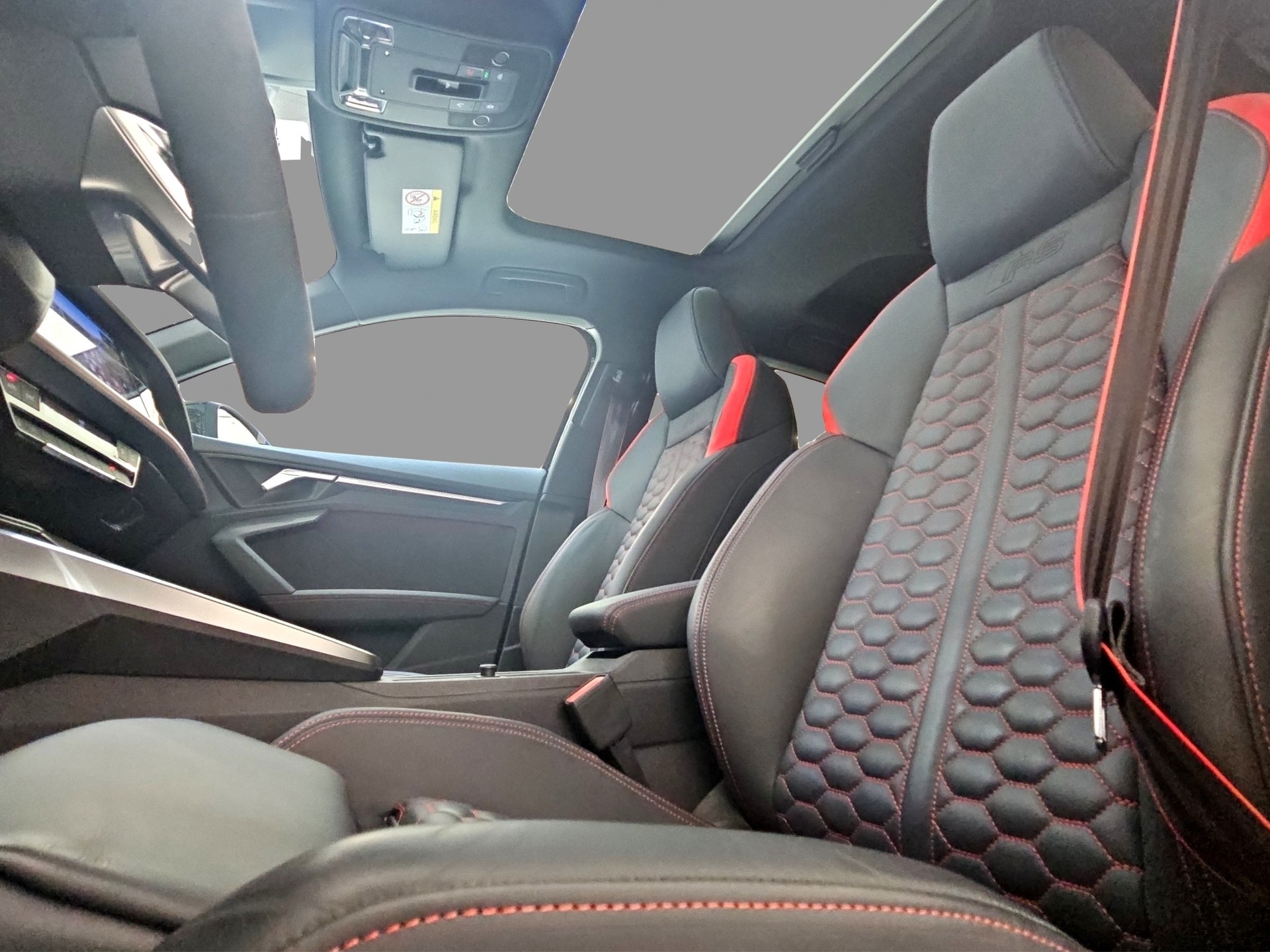 AUDI RS3 Sportback 2.5 TFSI quattro S-Tronic-image-13