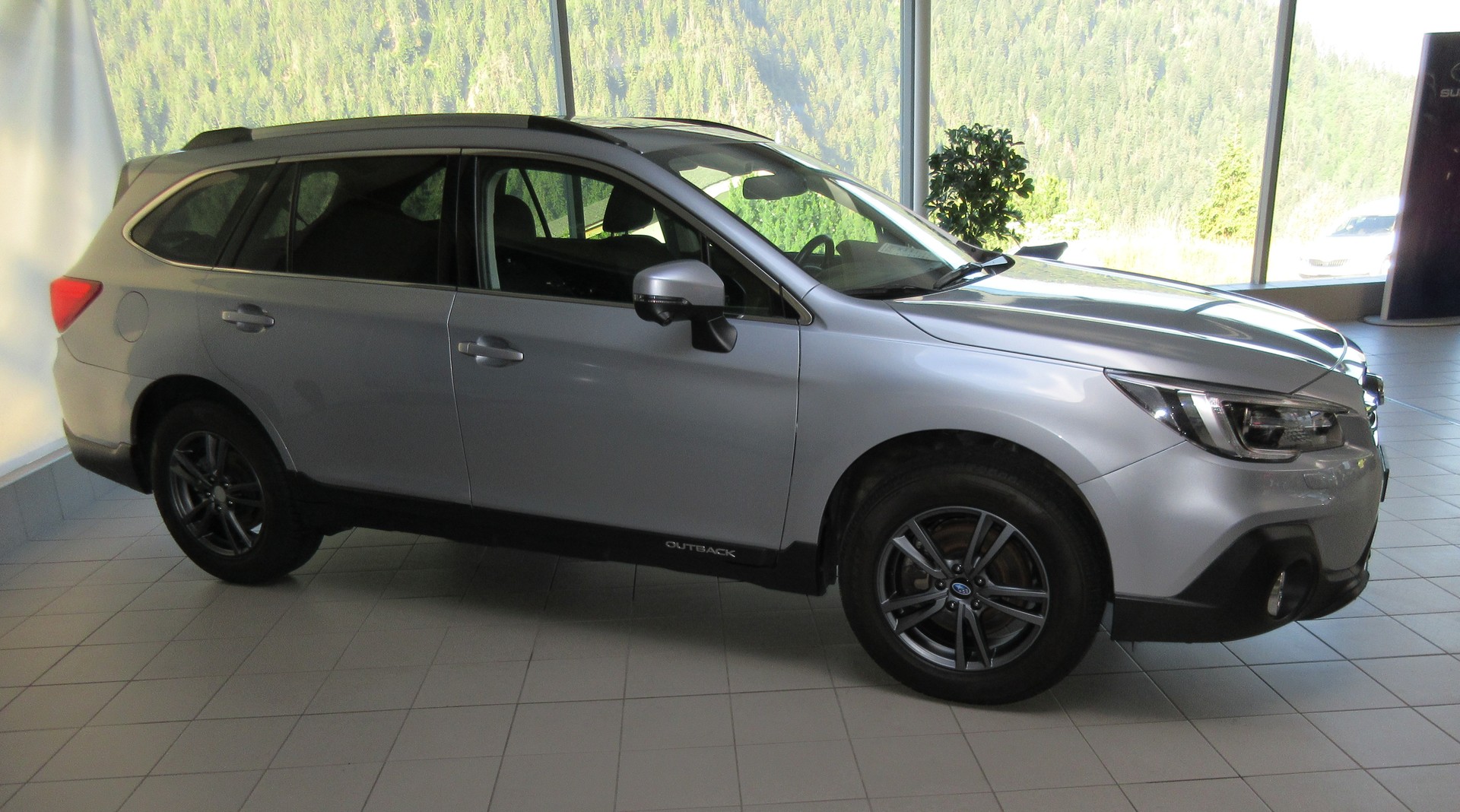 SUBARU Outback 2.5i Swiss Plus AWD Lineartronic-image-1