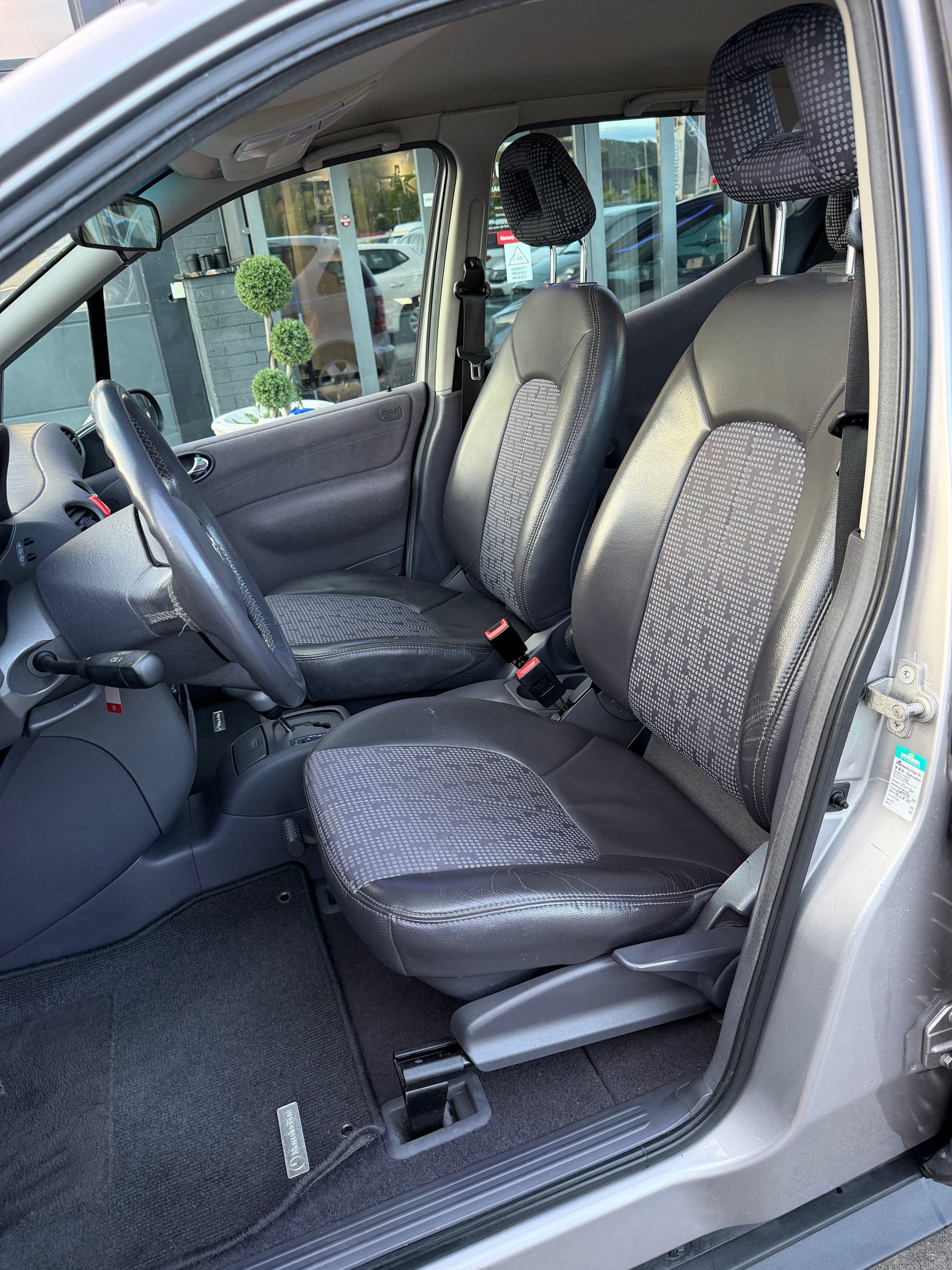 MERCEDES-BENZ A 160 Avantgarde-image-12