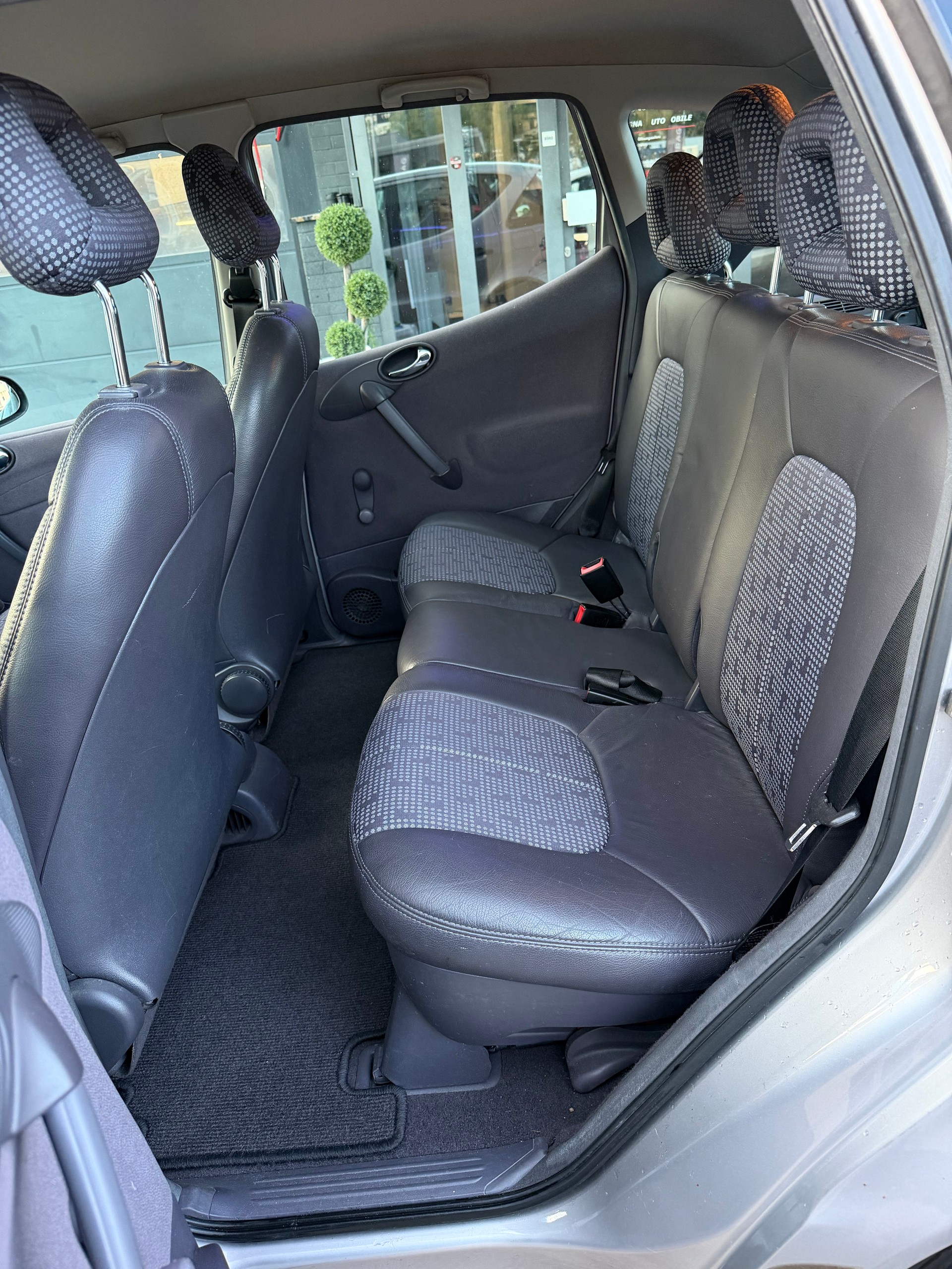 MERCEDES-BENZ A 160 Avantgarde-image-21