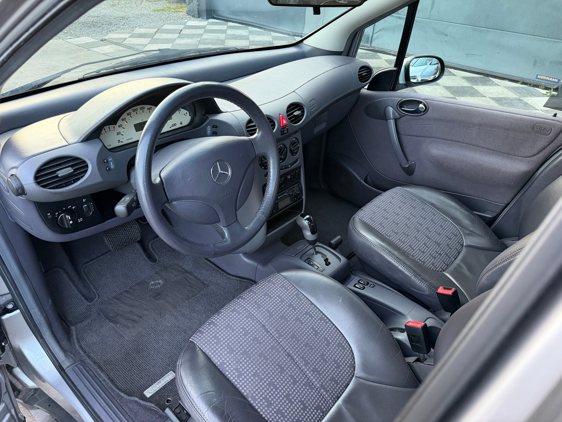 MERCEDES-BENZ A 160 Avantgarde-image-11