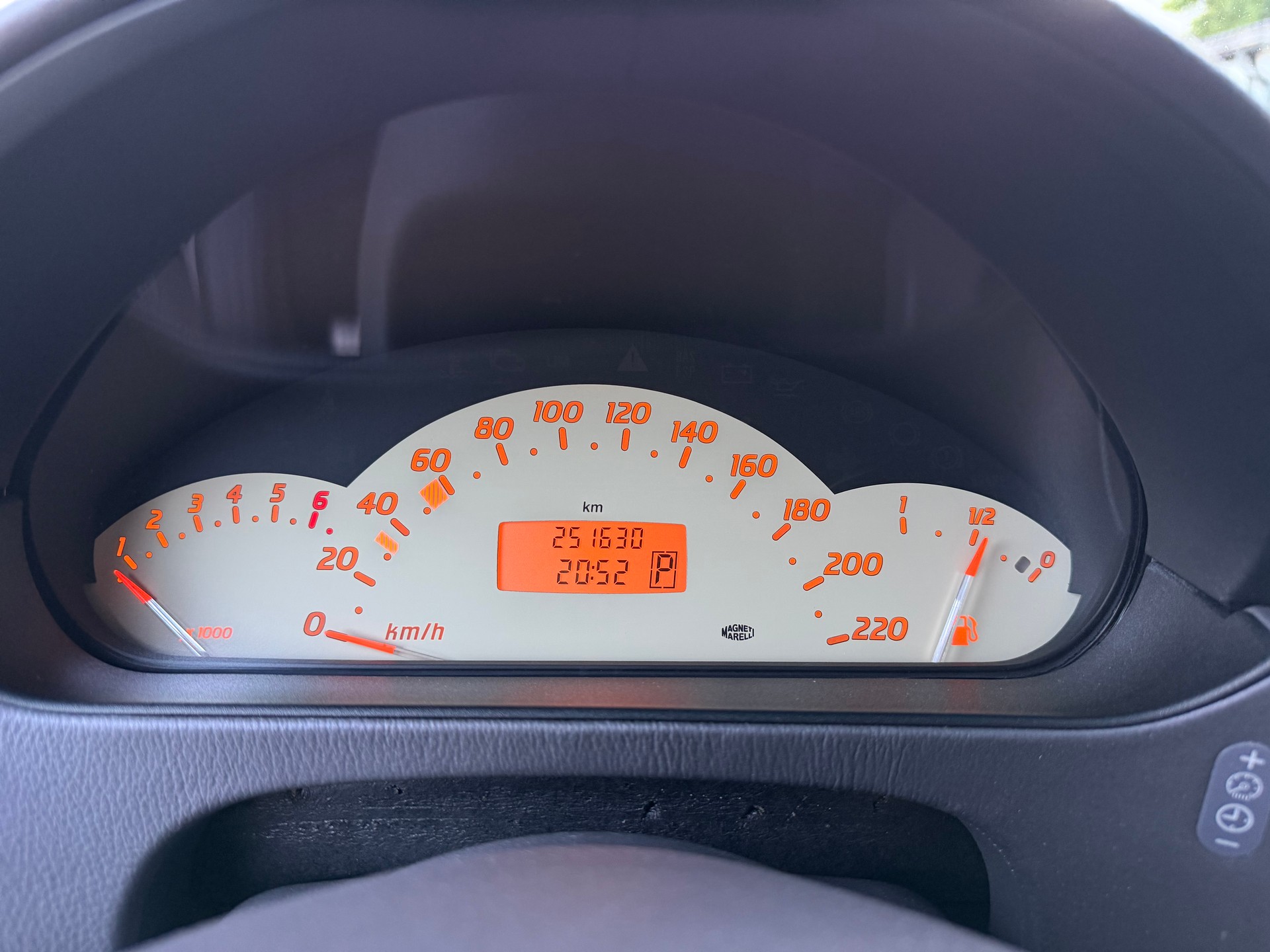 MERCEDES-BENZ A 160 Avantgarde-image-18