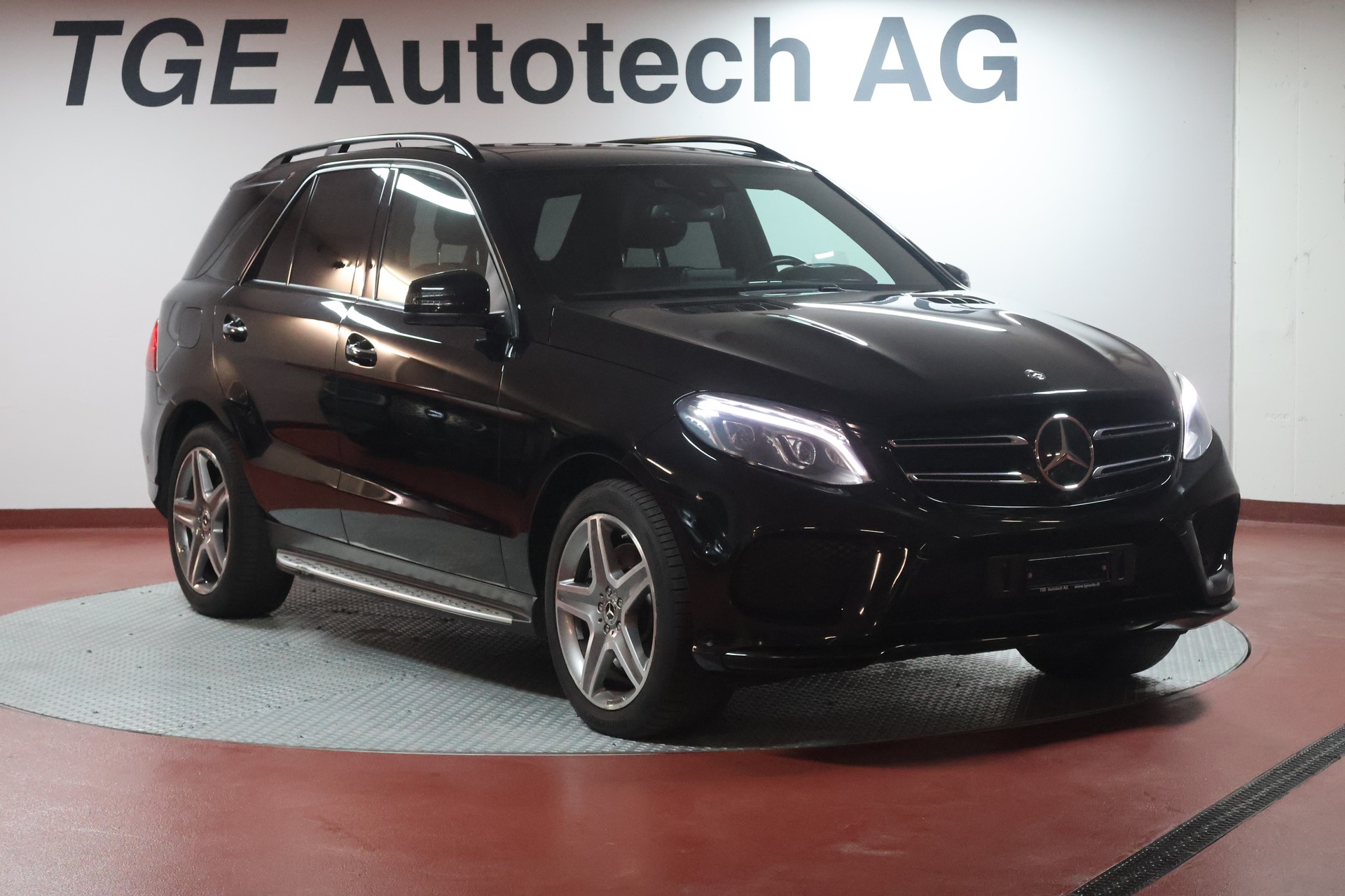 MERCEDES-BENZ GLE 500 4Matic 9G-Tronic-showroom-element-2