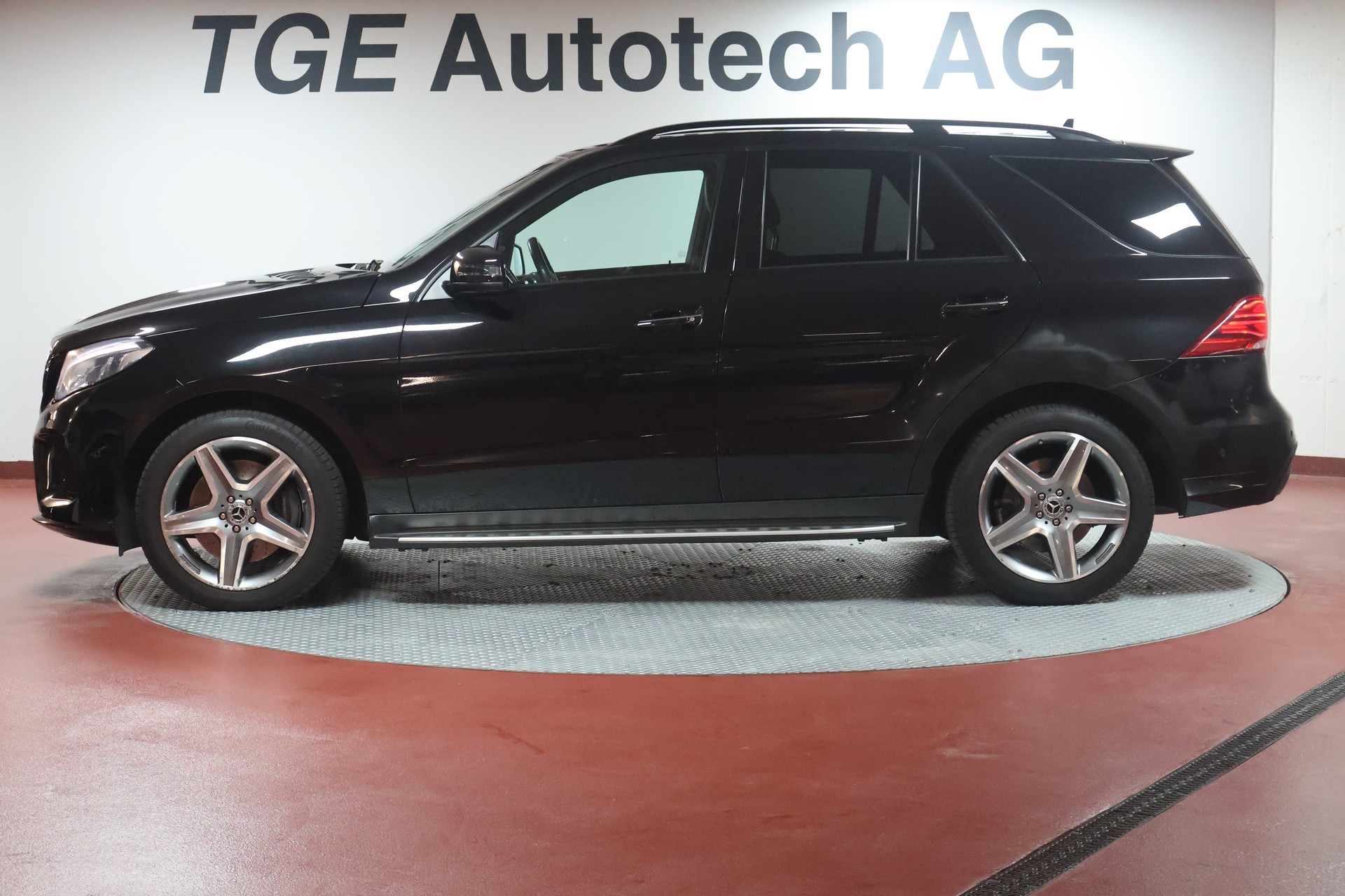 MERCEDES-BENZ GLE 500 4Matic 9G-Tronic-showroom-element-3