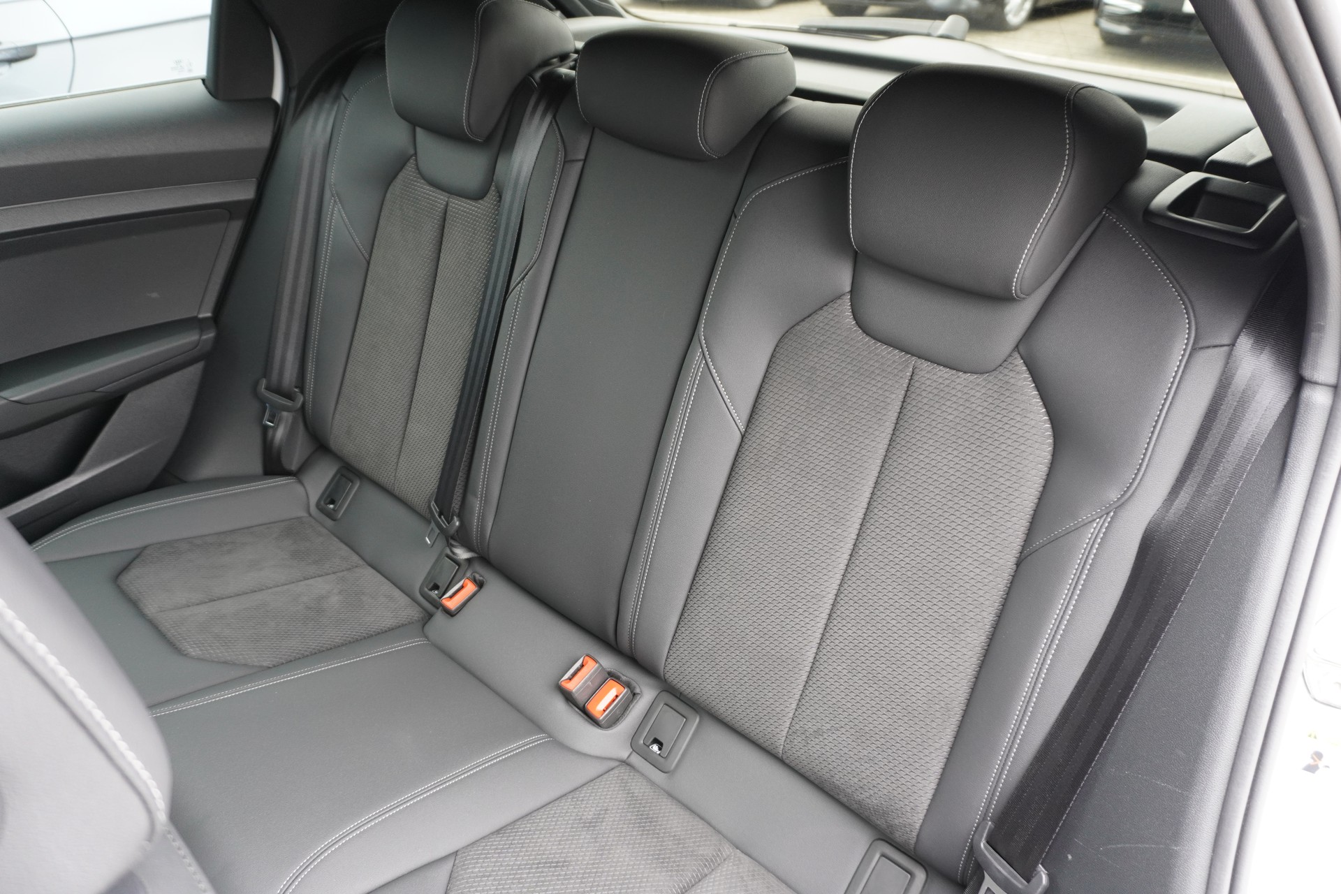 AUDI A1 Sportback 35 TFSI S Line S-tronic-image-11