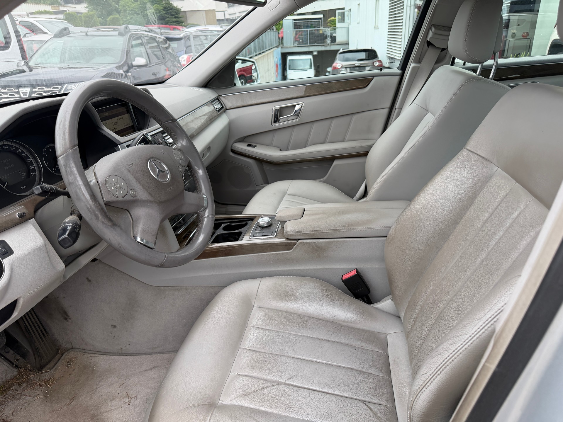 MERCEDES-BENZ E 350 CDI BlueEfficiency Elégance 4Matic 7G-Tronic-image-8