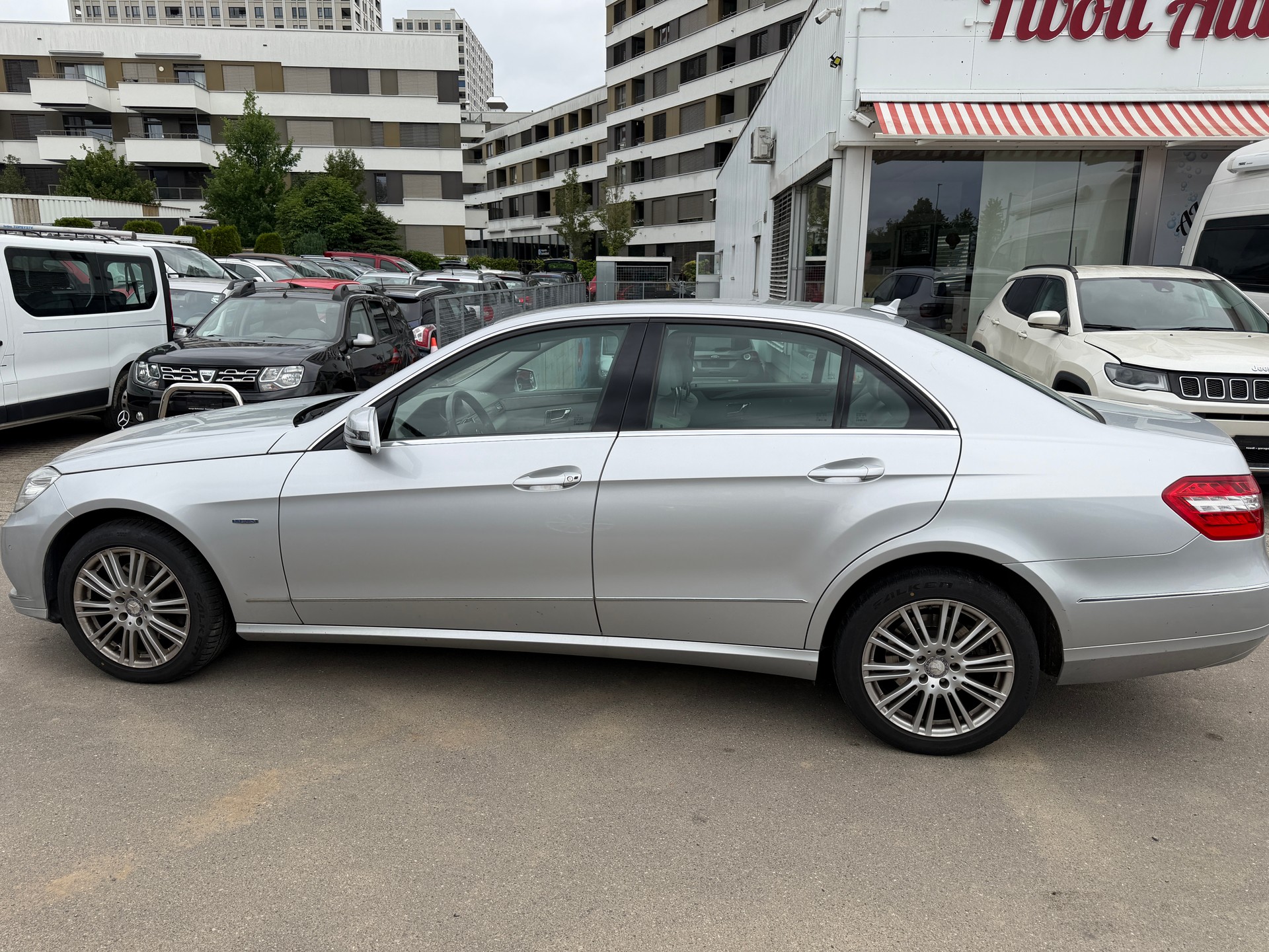 MERCEDES-BENZ E 350 CDI BlueEfficiency Elégance 4Matic 7G-Tronic-image-3