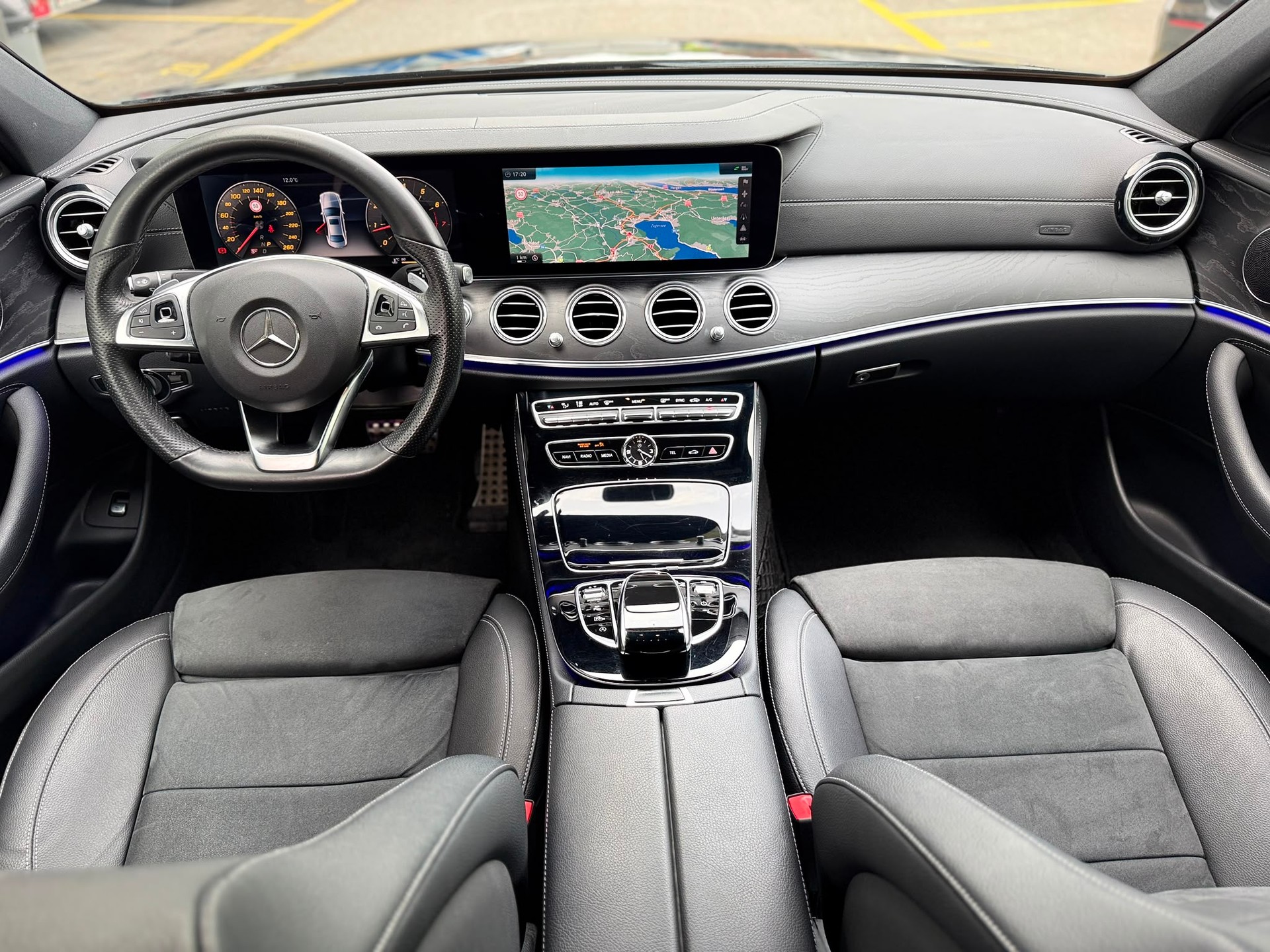 MERCEDES-BENZ E 200 AMG Line-image-11
