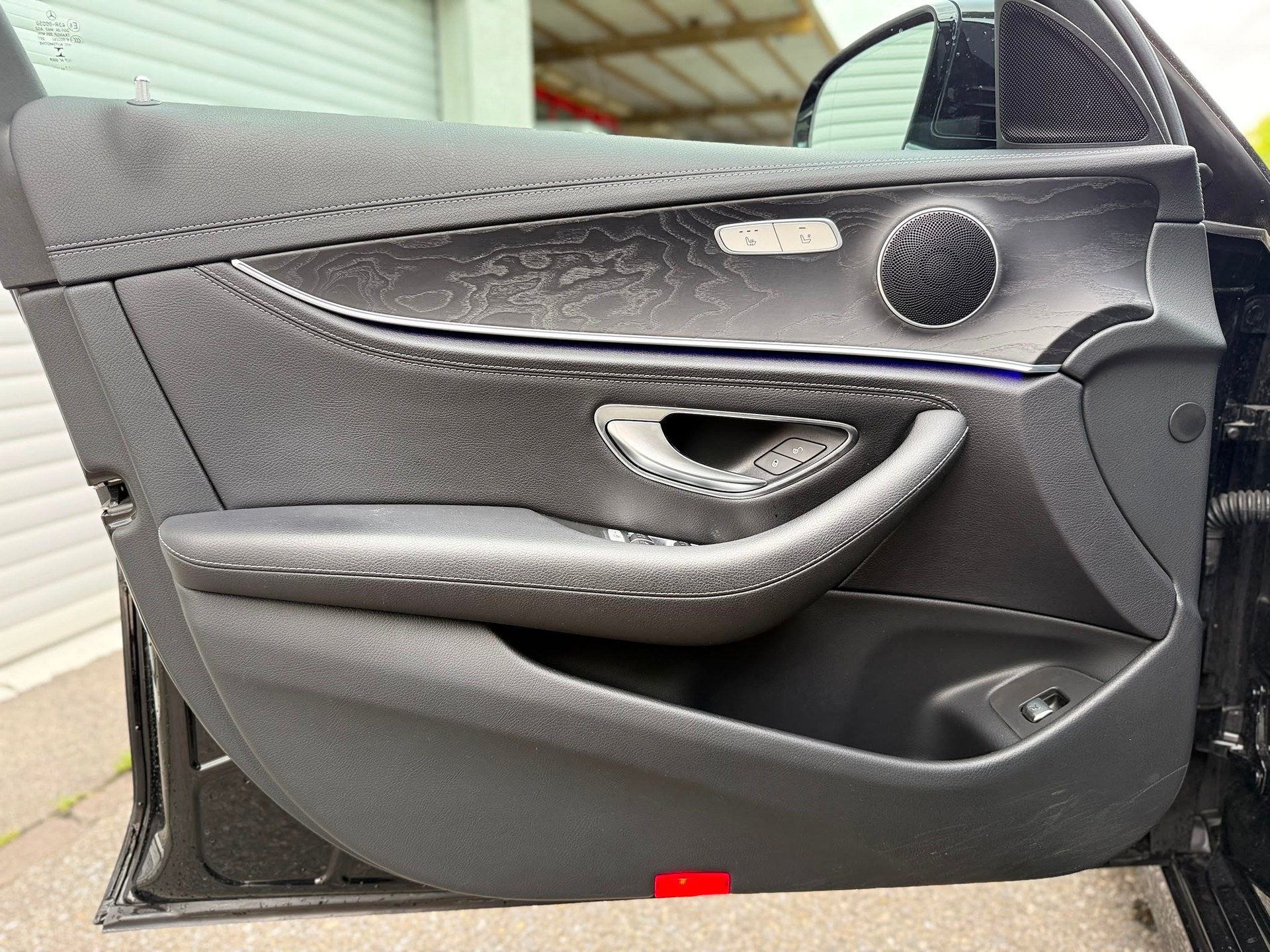 MERCEDES-BENZ E 200 AMG Line-image-7