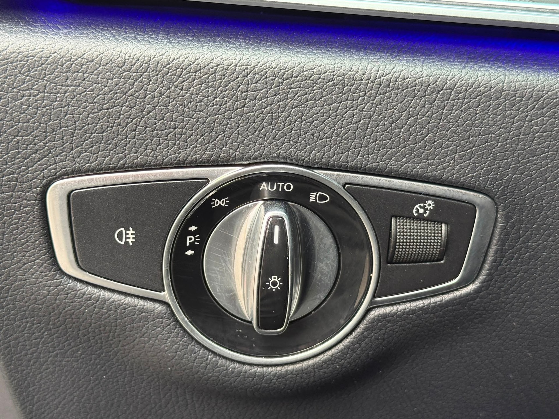 MERCEDES-BENZ E 200 AMG Line-image-20