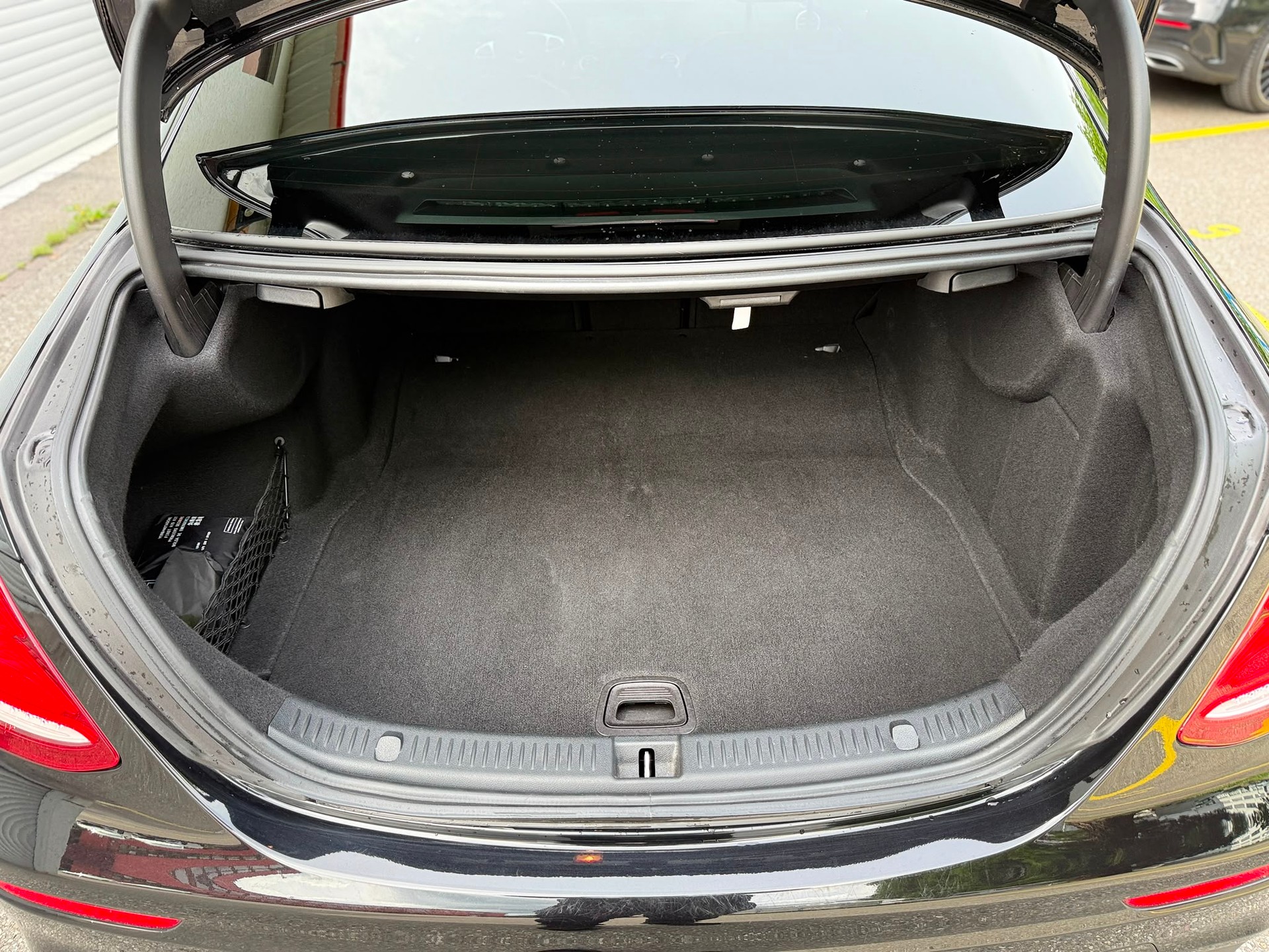MERCEDES-BENZ E 200 AMG Line-image-22