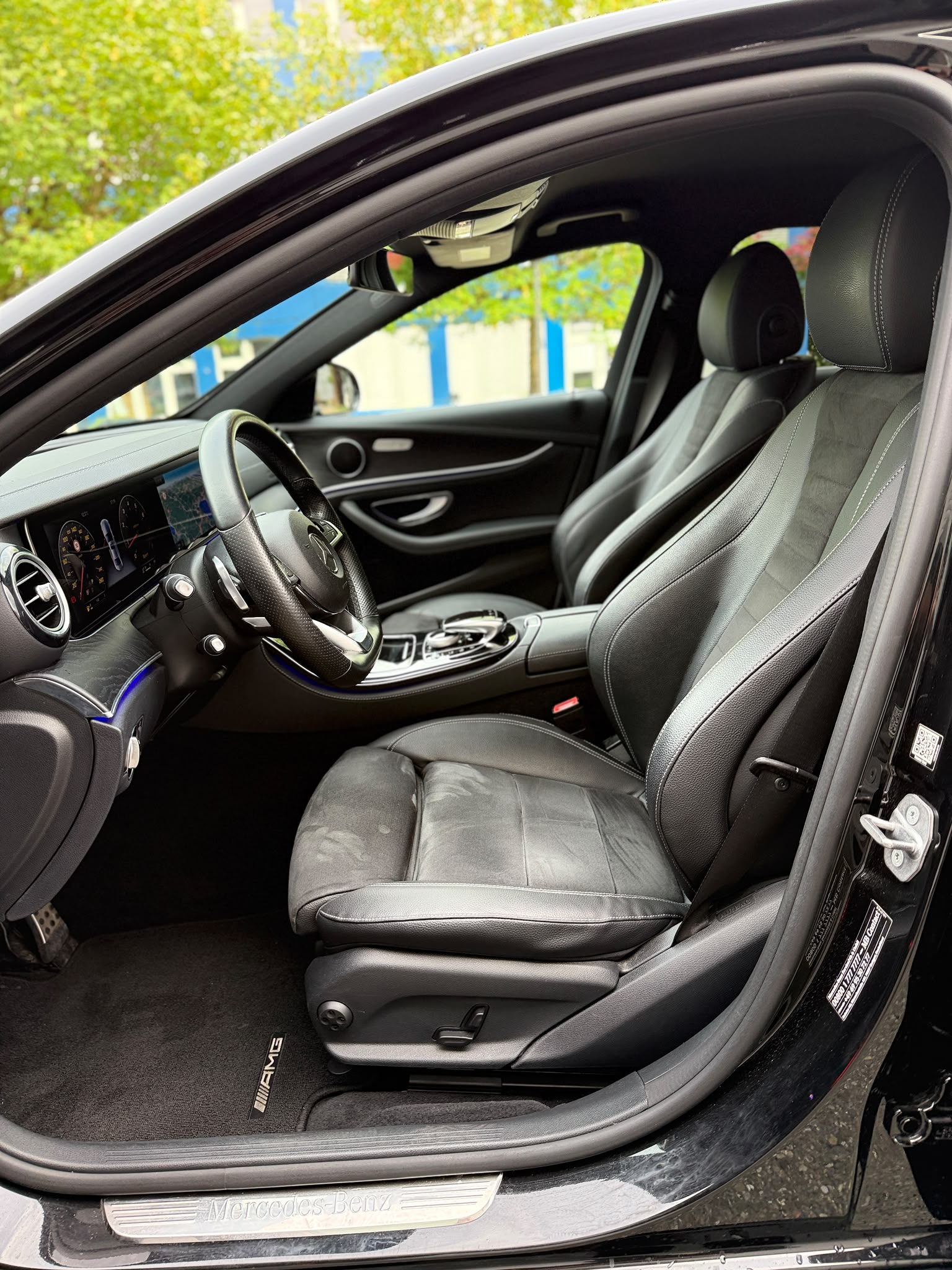 MERCEDES-BENZ E 200 AMG Line-image-8