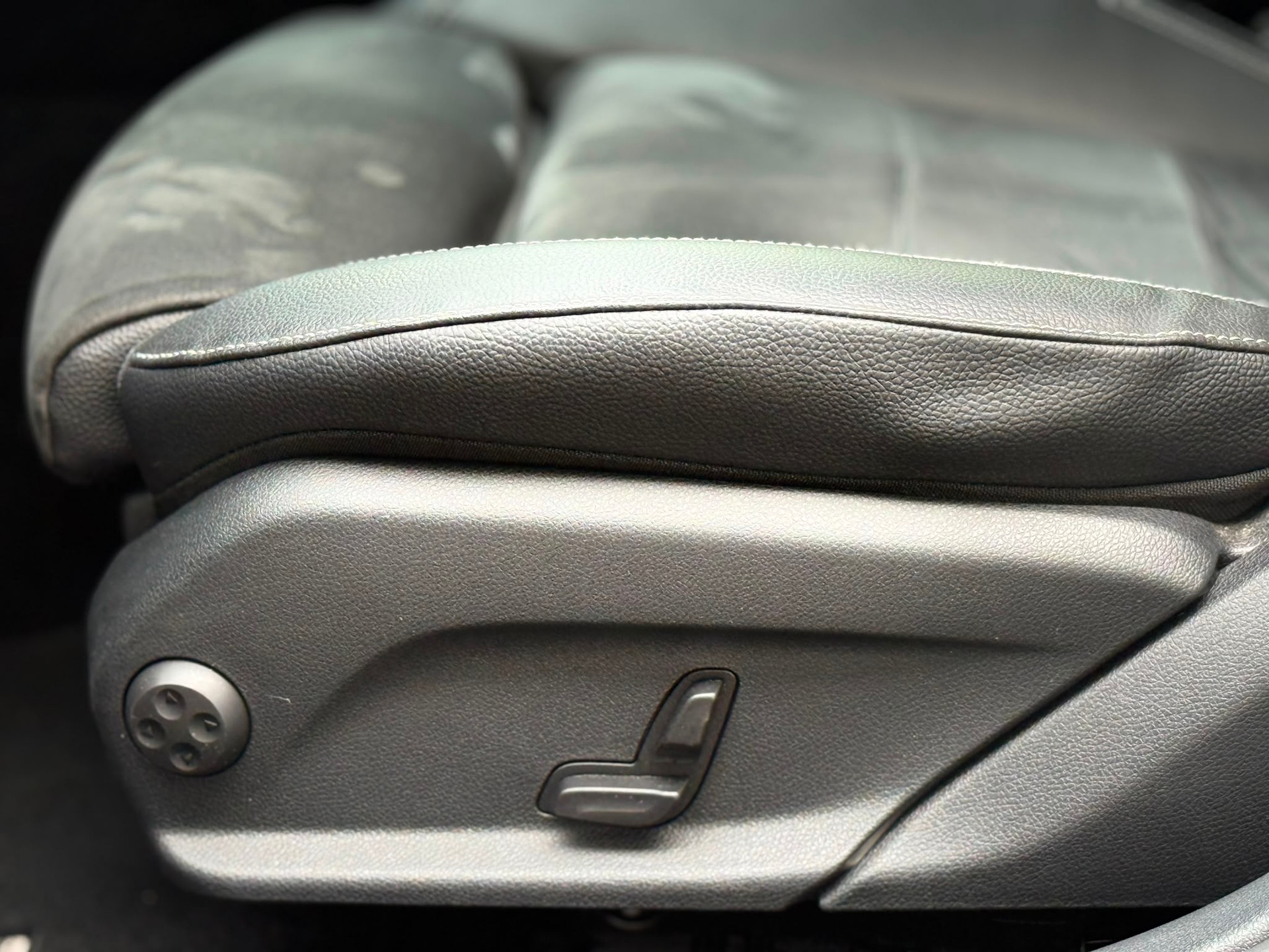 MERCEDES-BENZ E 200 AMG Line-image-10