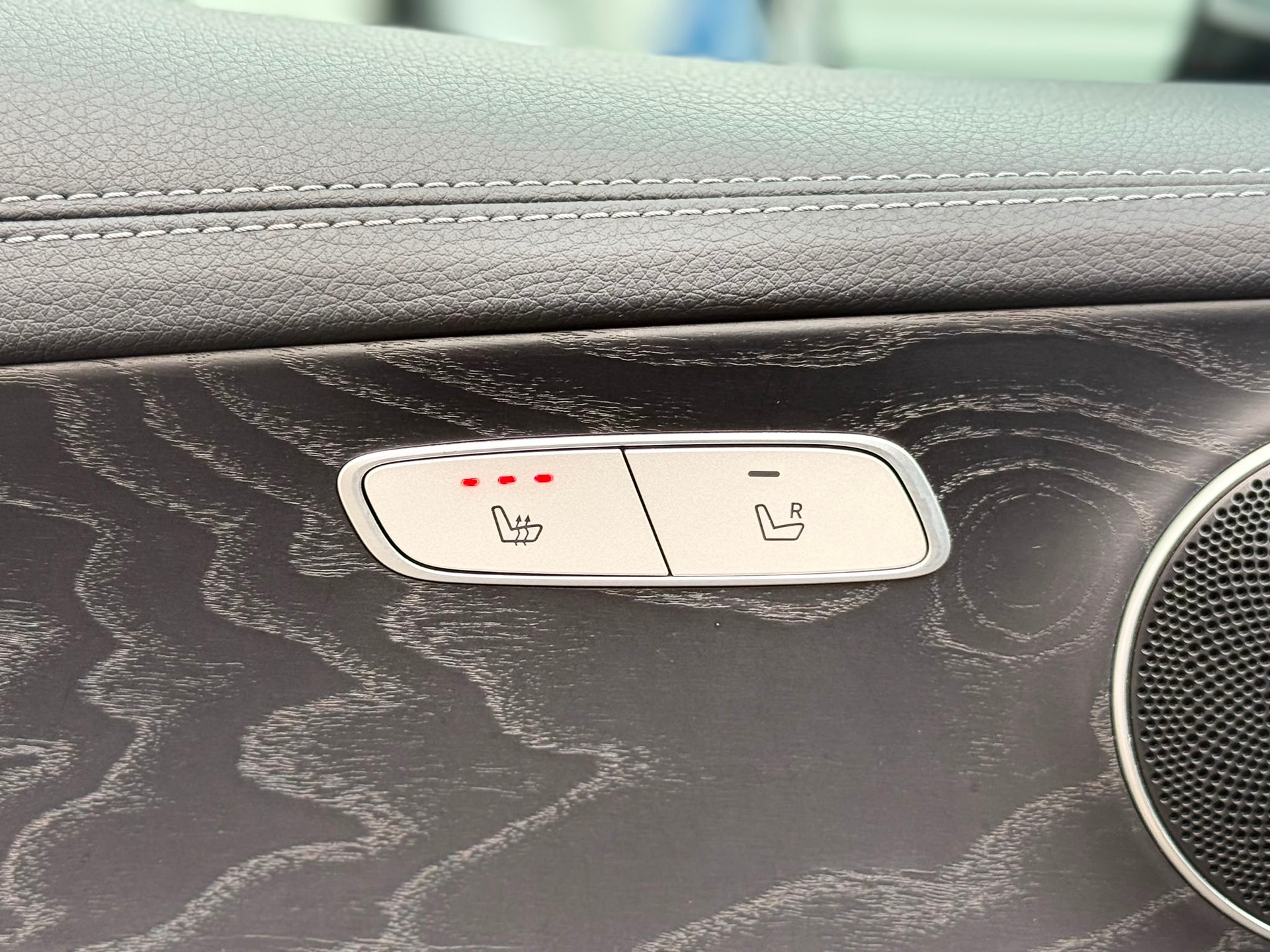 MERCEDES-BENZ E 200 AMG Line-image-21