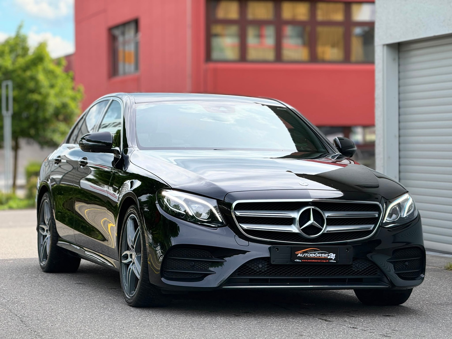 MERCEDES-BENZ E 200 AMG Line-image-1