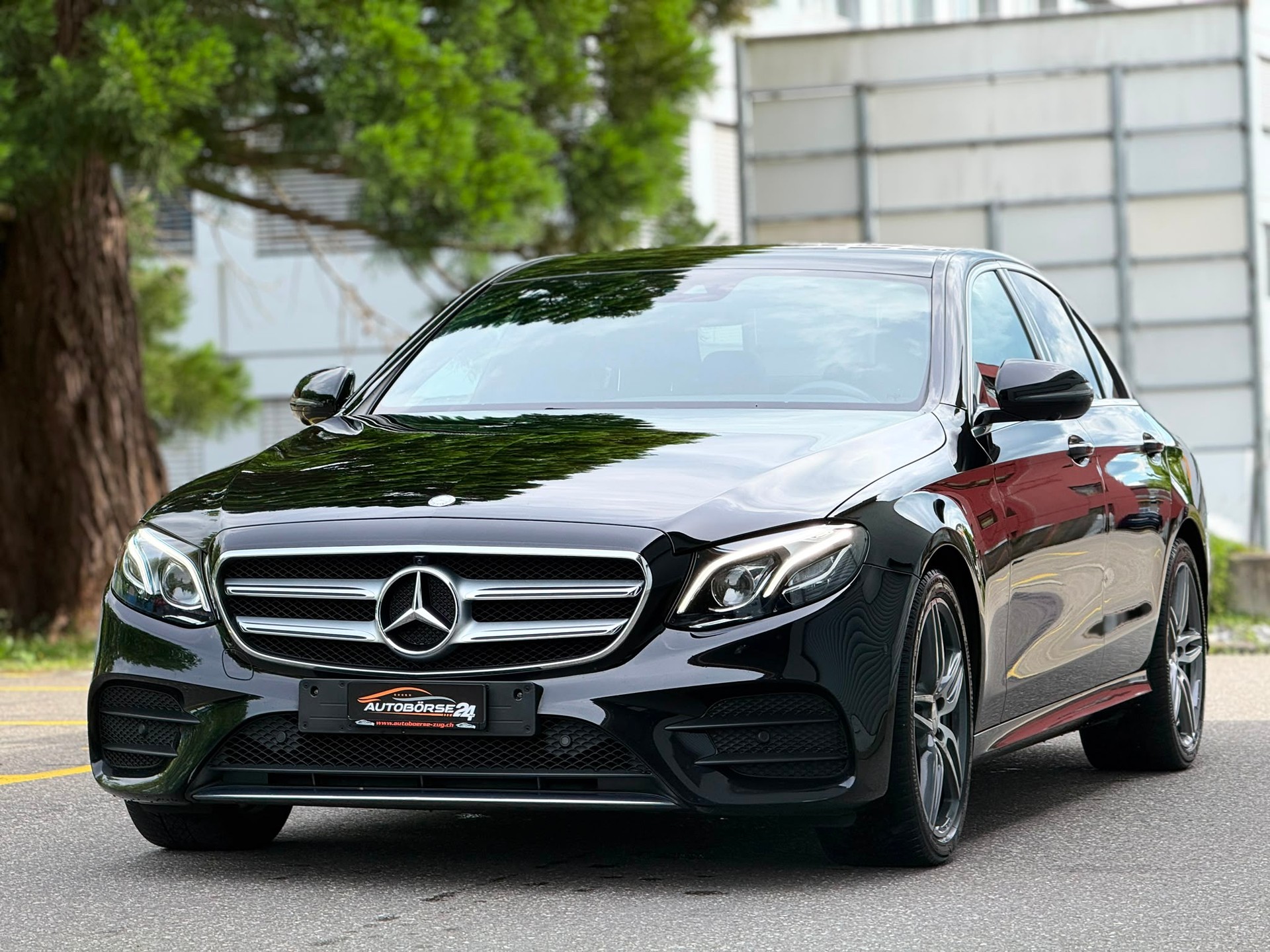 MERCEDES-BENZ E 200 AMG Line-image-0