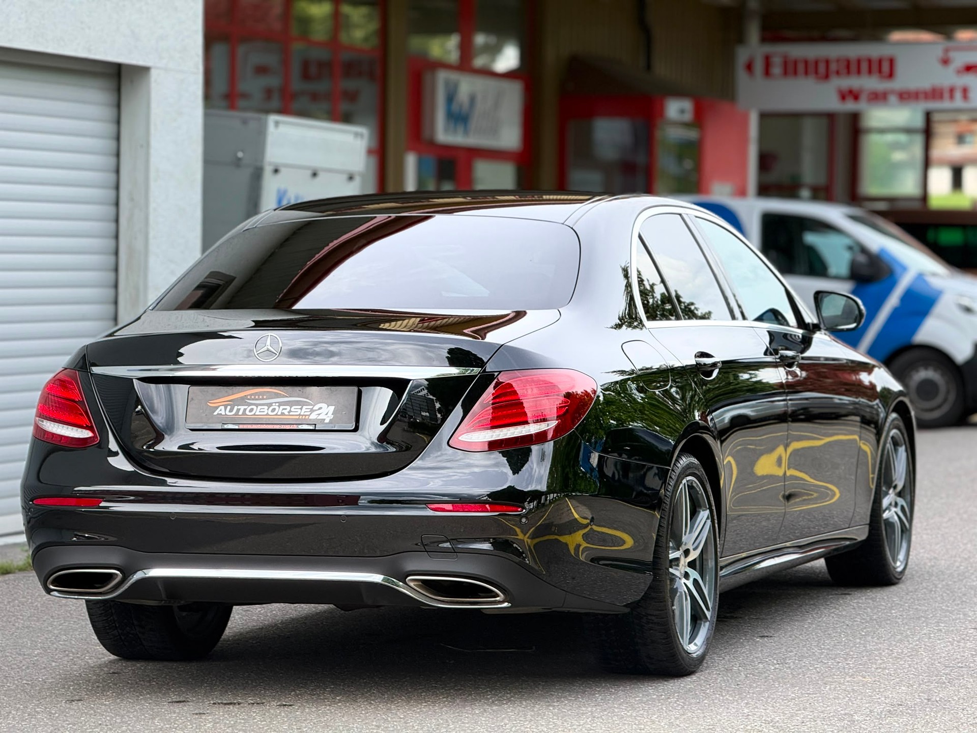 MERCEDES-BENZ E 200 AMG Line-image-4