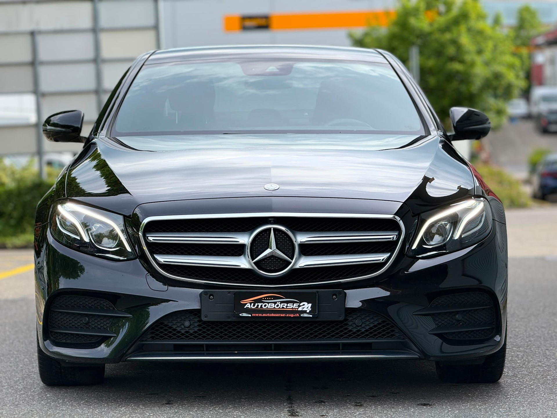 MERCEDES-BENZ E 200 AMG Line-image-2