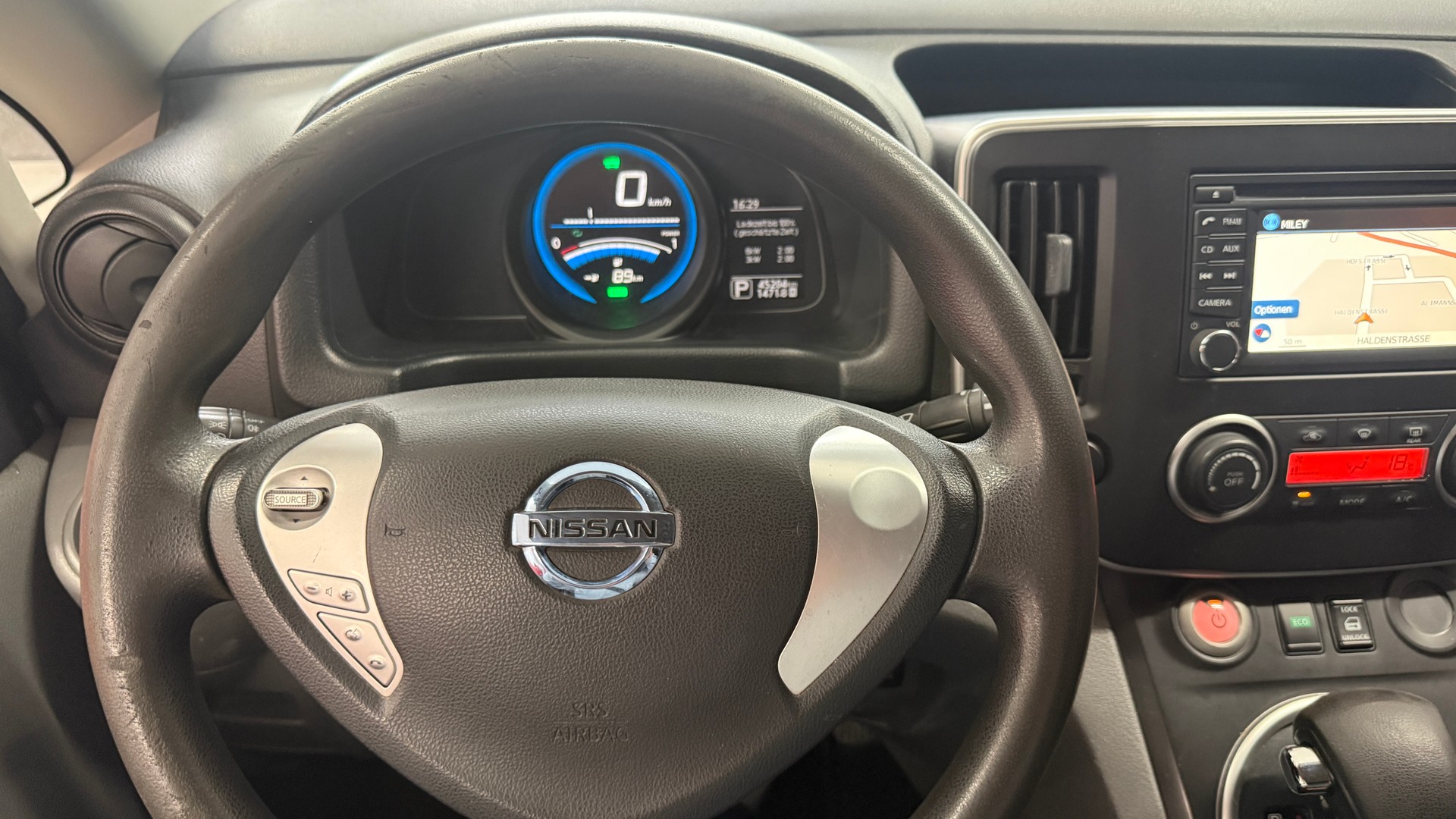 NISSAN e-NV200 Pro (incl. battery) in Kundenuftrag zu verkaufen, Schrift und Inhaltsmateriel wird bei Verkuaf entfernt-image-16