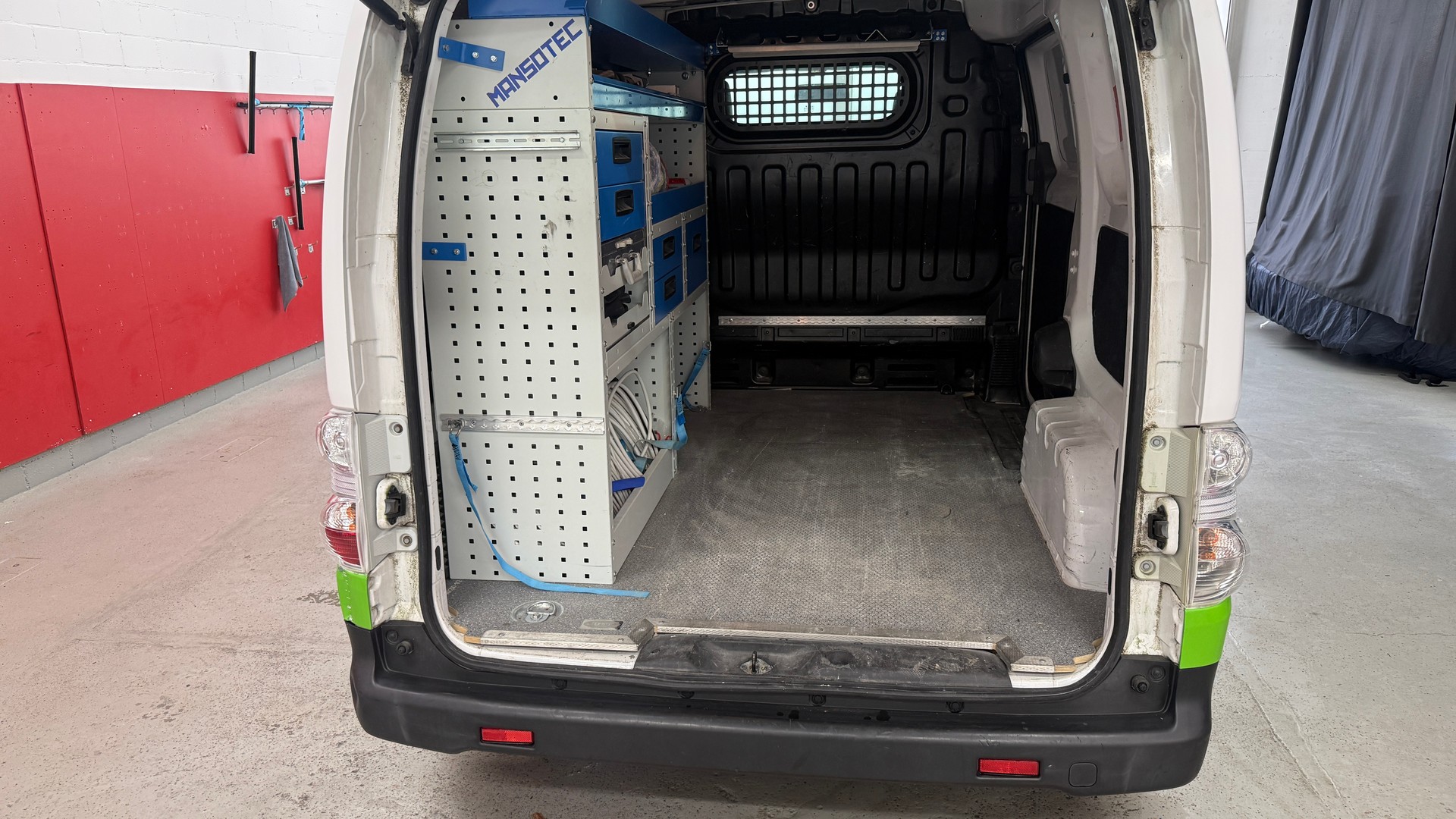 NISSAN e-NV200 Pro (incl. battery) in Kundenuftrag zu verkaufen, Schrift und Inhaltsmateriel wird bei Verkuaf entfernt-image-10