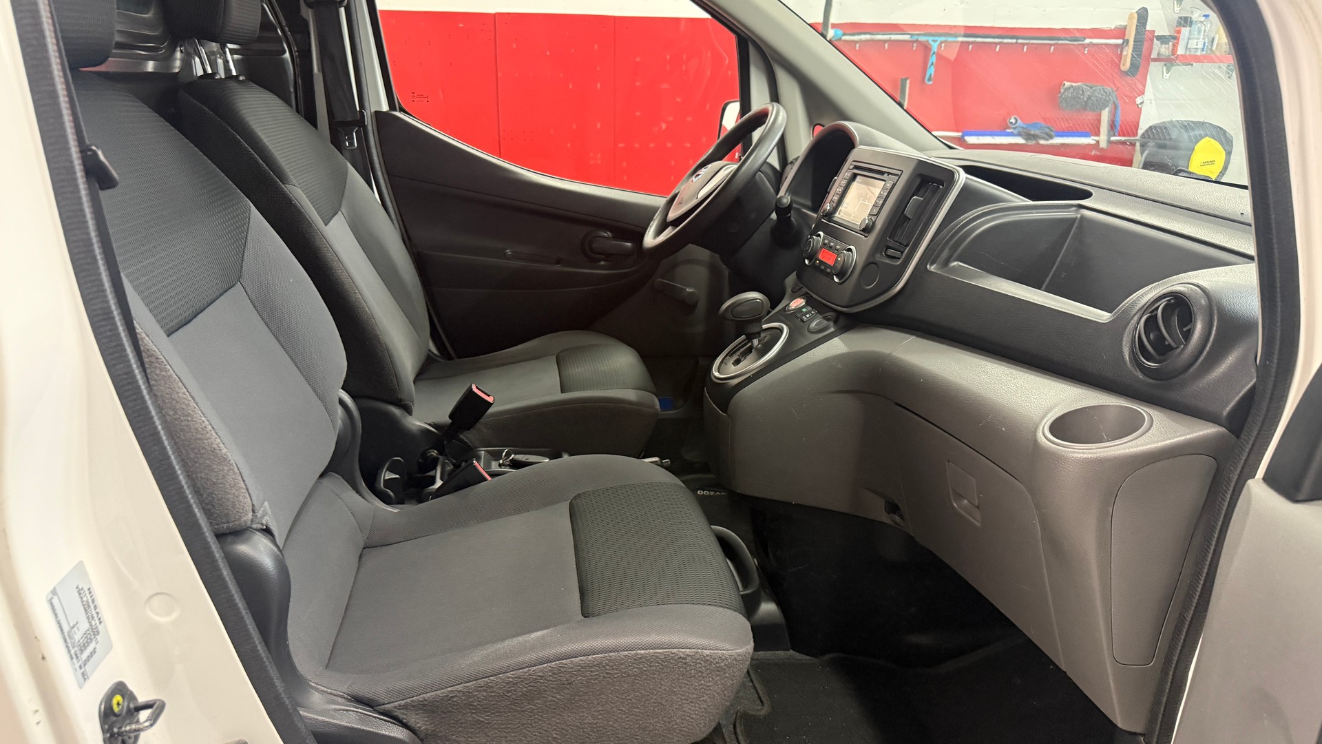 NISSAN e-NV200 Pro (incl. battery) in Kundenuftrag zu verkaufen, Schrift und Inhaltsmateriel wird bei Verkuaf entfernt-image-14