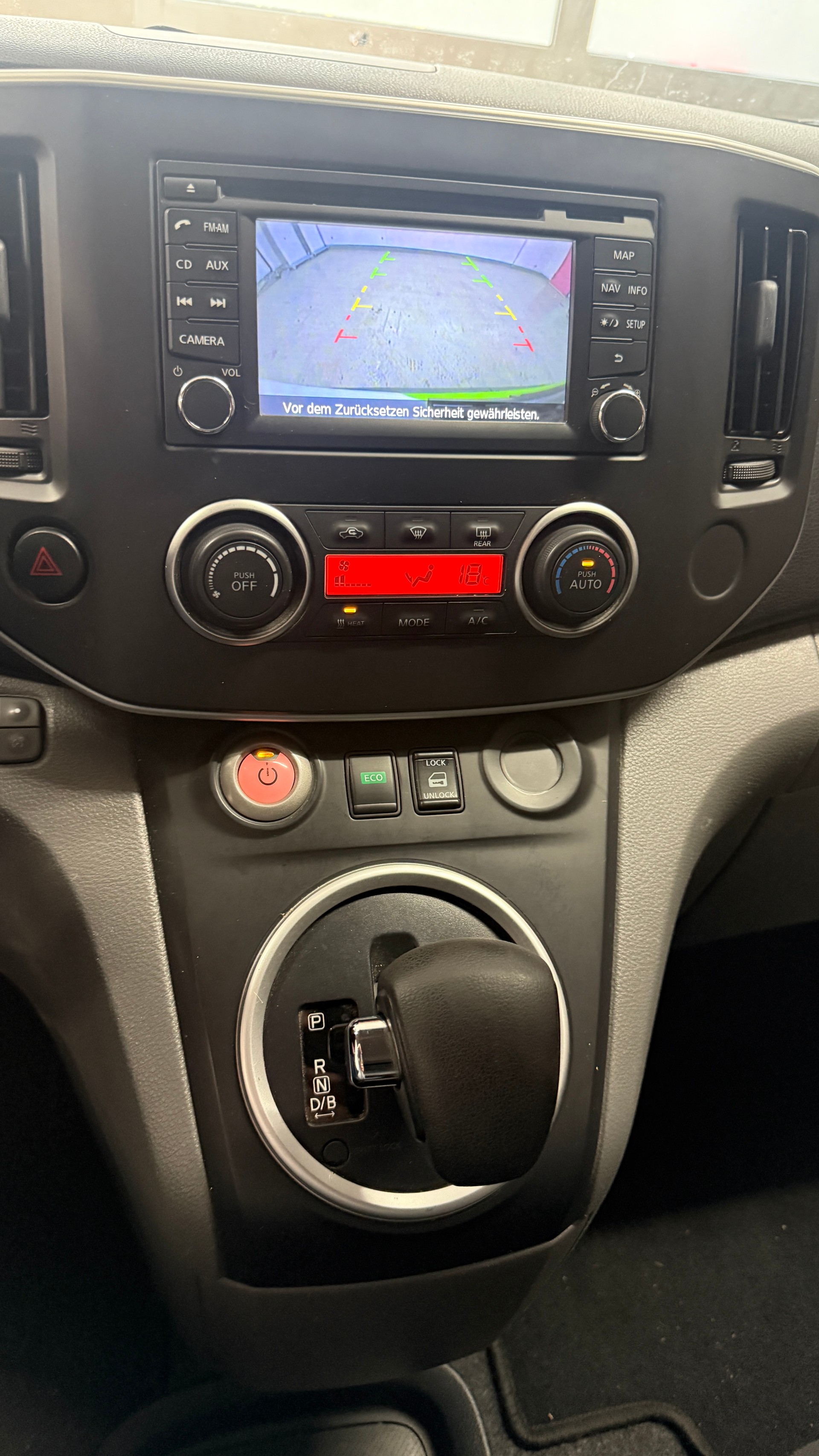 NISSAN e-NV200 Pro (incl. battery) in Kundenuftrag zu verkaufen, Schrift und Inhaltsmateriel wird bei Verkuaf entfernt-image-18