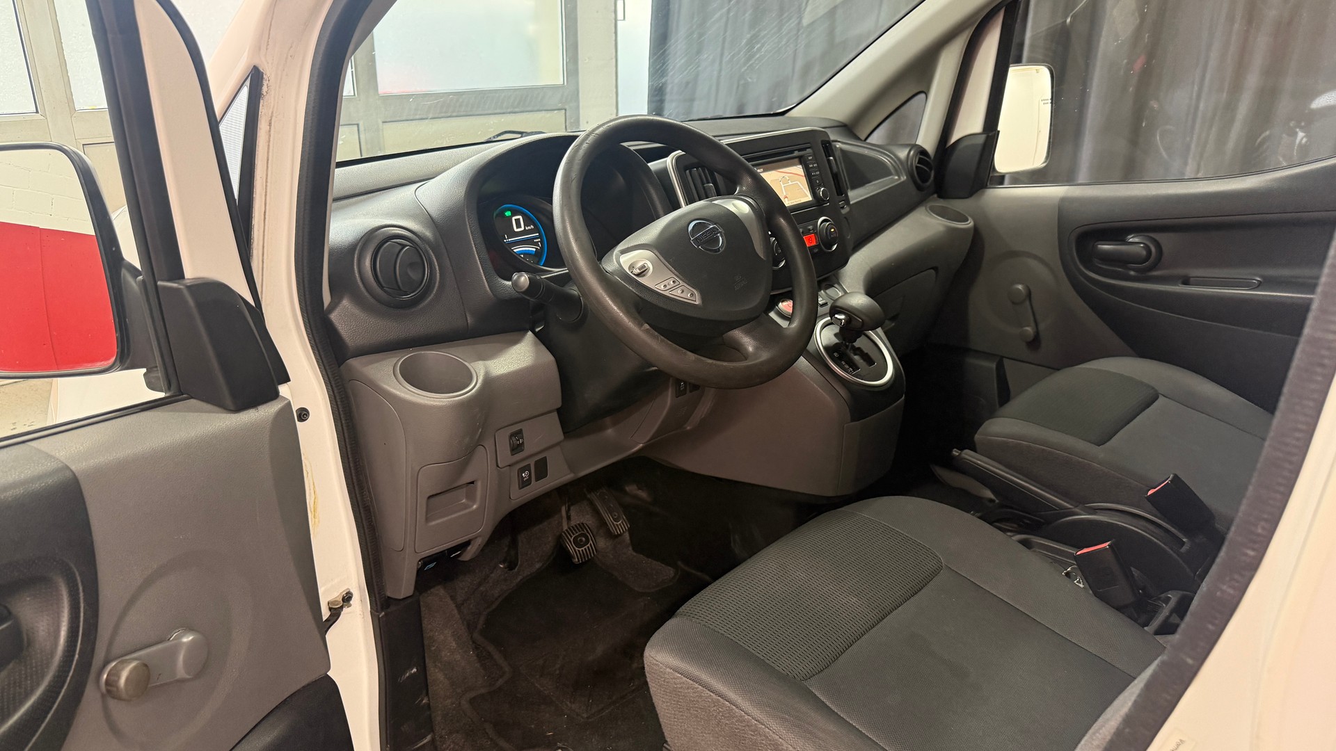 NISSAN e-NV200 Pro (incl. battery) in Kundenuftrag zu verkaufen, Schrift und Inhaltsmateriel wird bei Verkuaf entfernt-image-9