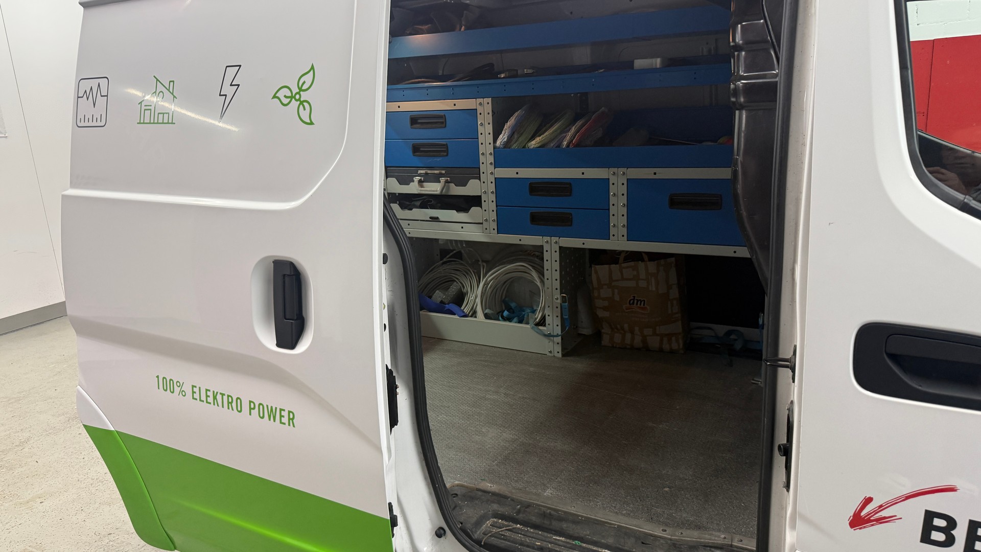 NISSAN e-NV200 Pro (incl. battery) in Kundenuftrag zu verkaufen, Schrift und Inhaltsmateriel wird bei Verkuaf entfernt-image-12