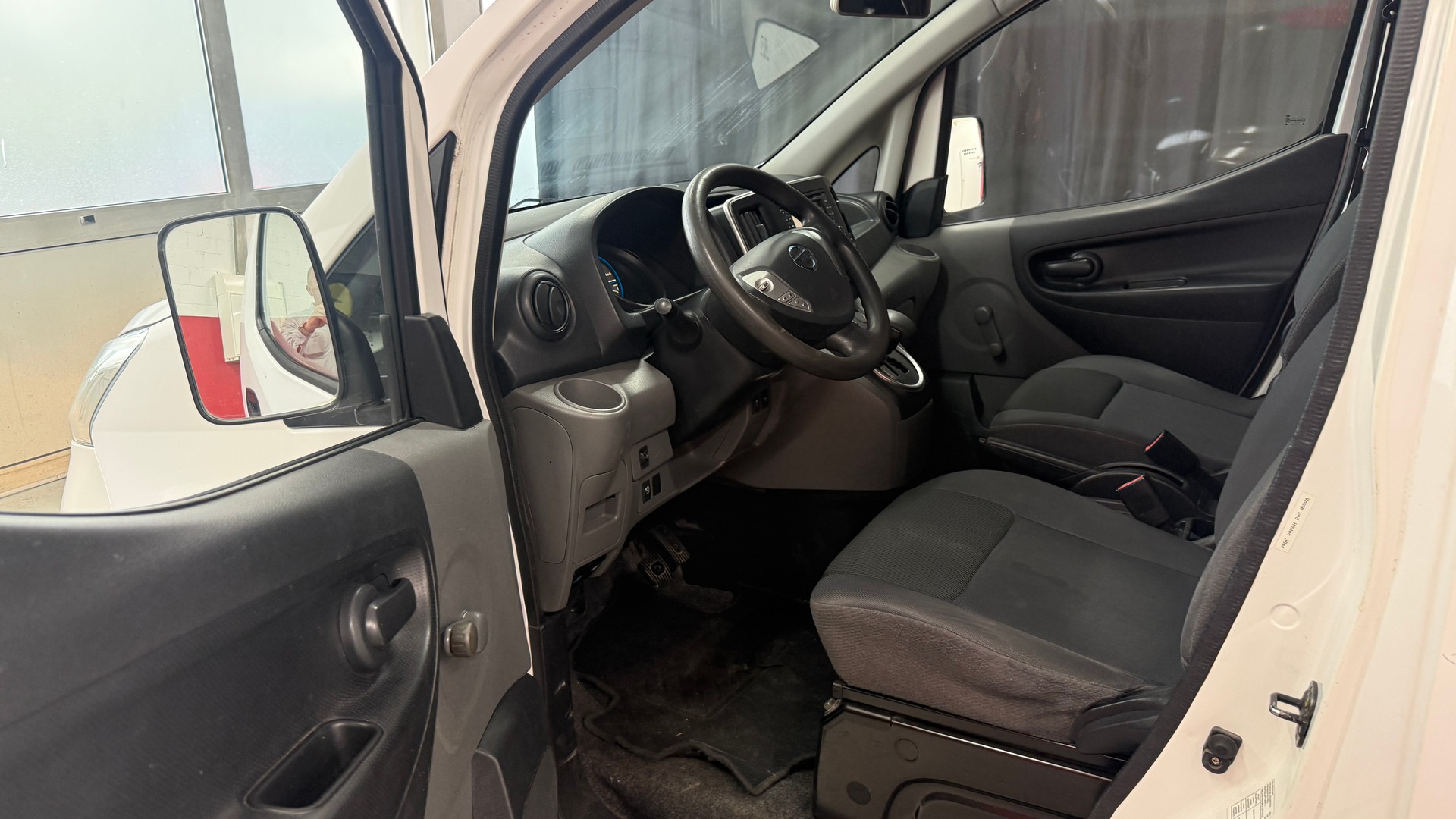 NISSAN e-NV200 Pro (incl. battery) in Kundenuftrag zu verkaufen, Schrift und Inhaltsmateriel wird bei Verkuaf entfernt-image-7