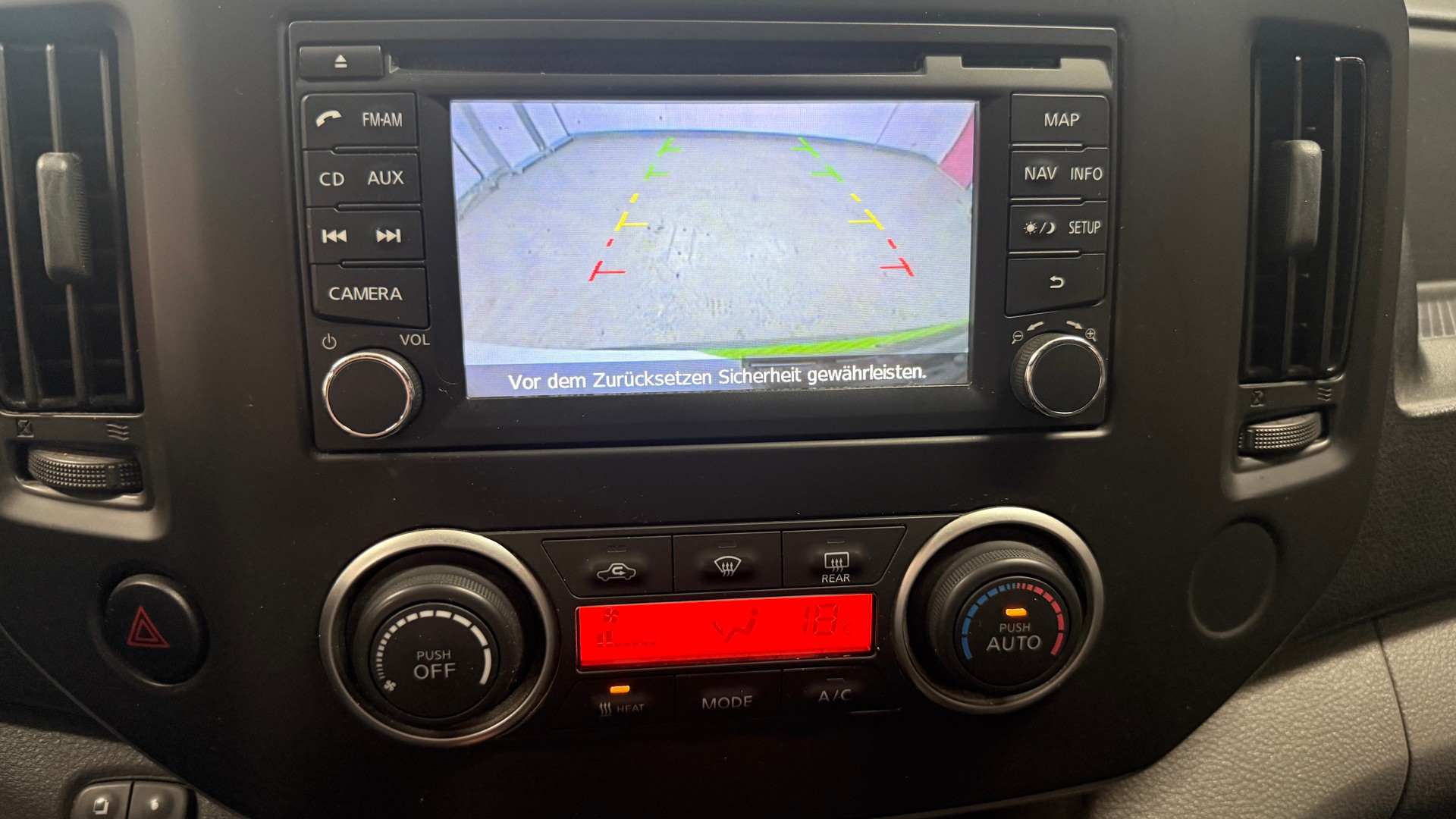 NISSAN e-NV200 Pro (incl. battery) in Kundenuftrag zu verkaufen, Schrift und Inhaltsmateriel wird bei Verkuaf entfernt-image-17