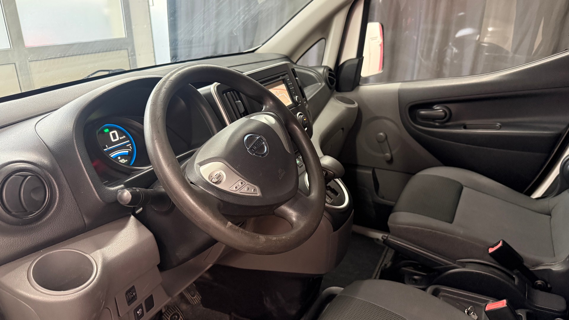 NISSAN e-NV200 Pro (incl. battery) in Kundenuftrag zu verkaufen, Schrift und Inhaltsmateriel wird bei Verkuaf entfernt-image-8