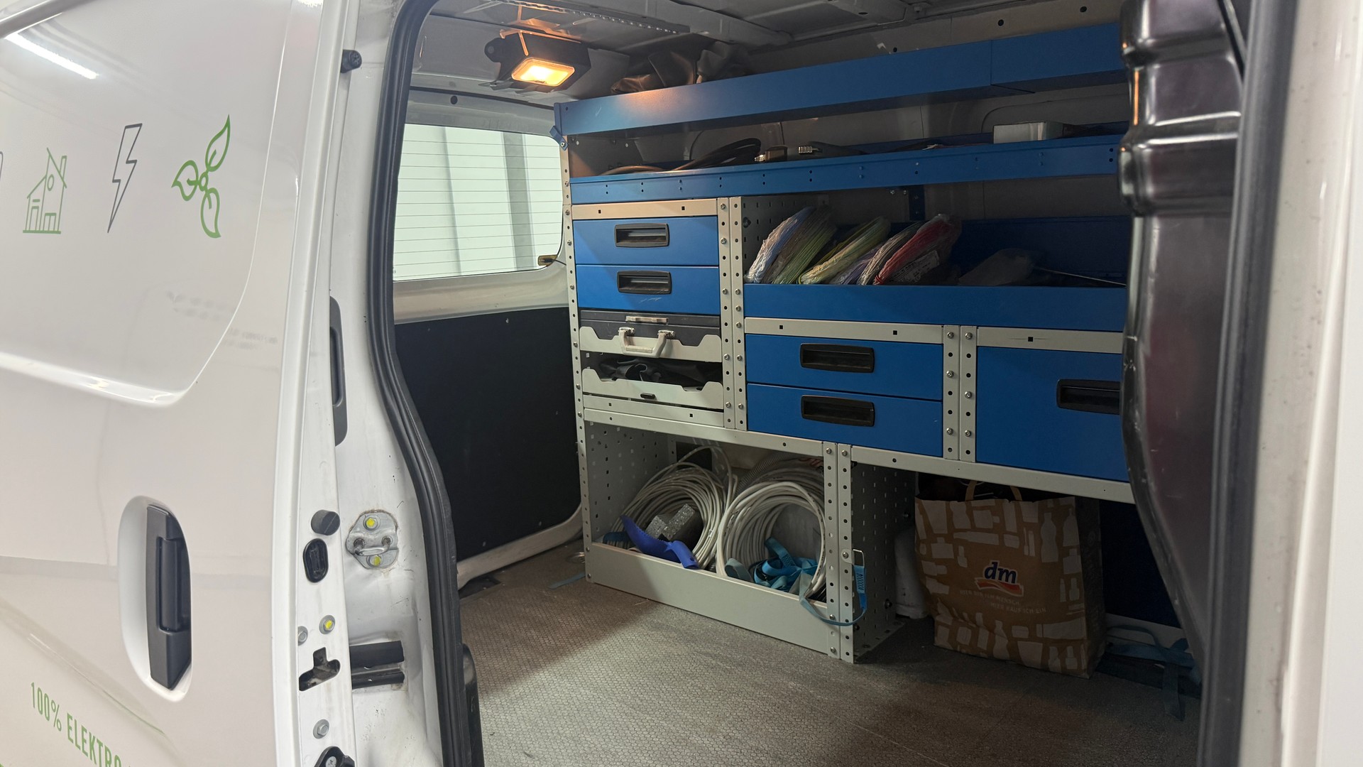 NISSAN e-NV200 Pro (incl. battery) in Kundenuftrag zu verkaufen, Schrift und Inhaltsmateriel wird bei Verkuaf entfernt-image-13