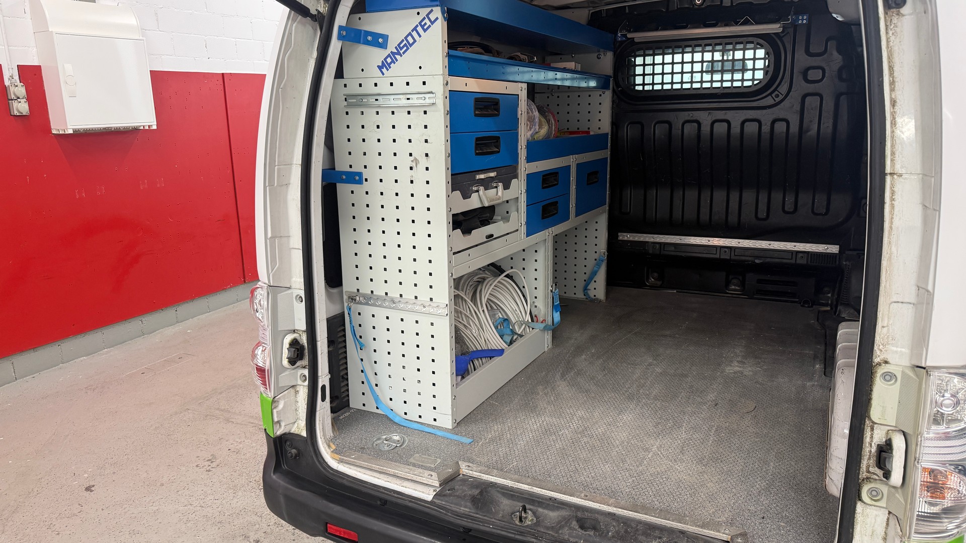 NISSAN e-NV200 Pro (incl. battery) in Kundenuftrag zu verkaufen, Schrift und Inhaltsmateriel wird bei Verkuaf entfernt-image-11