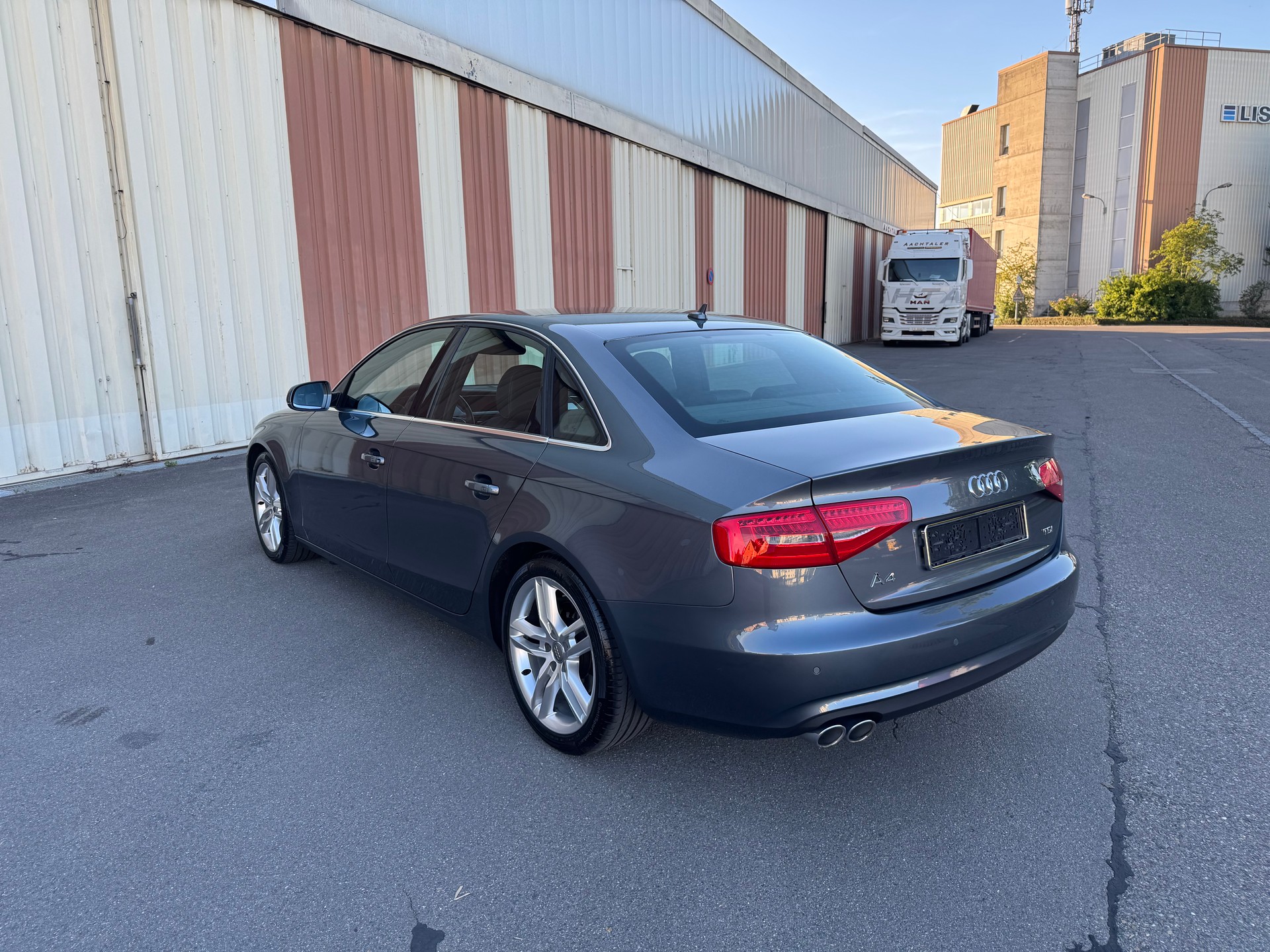 AUDI A4-image-2